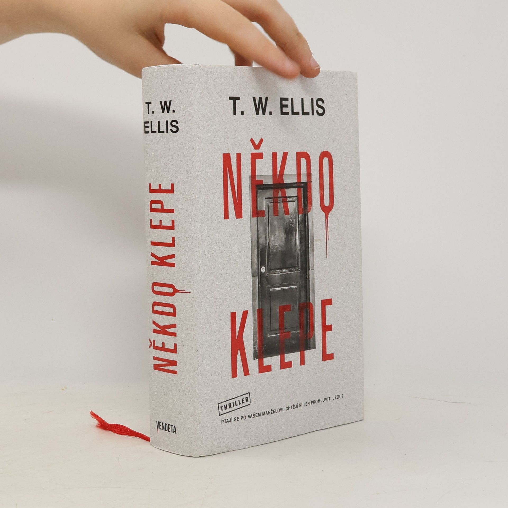 Tom Wood Někdo klepe