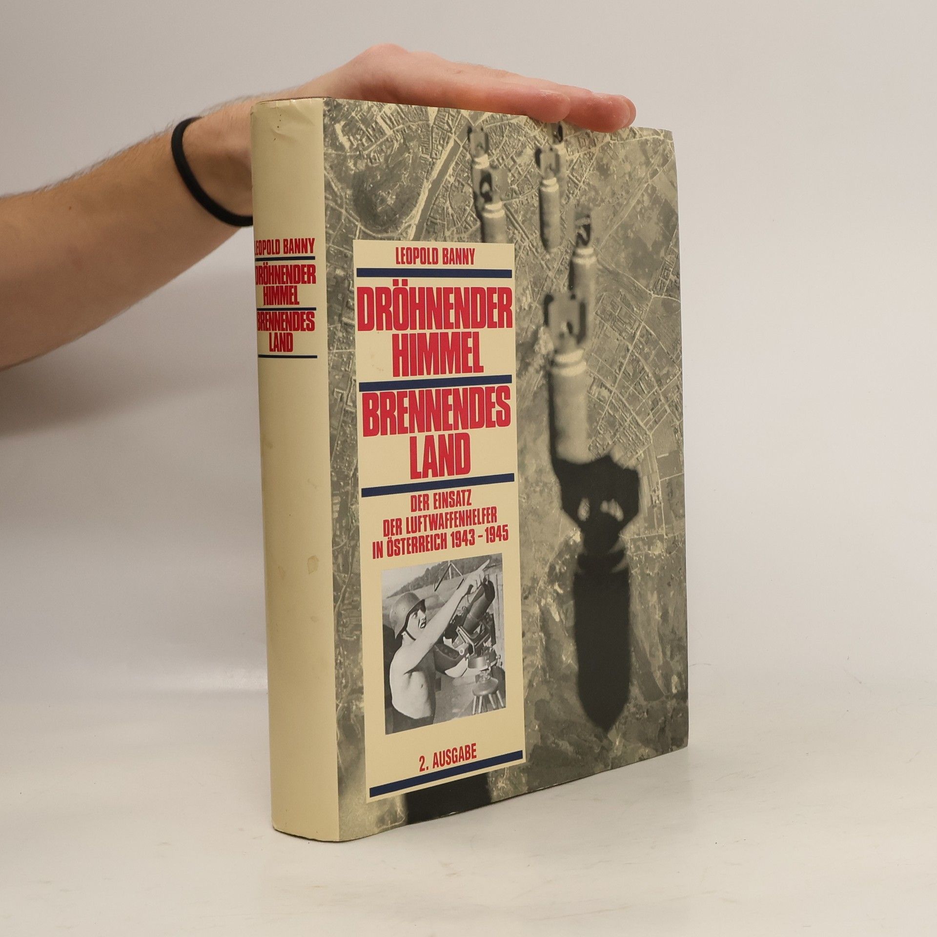 Dröhnender Himmel Brennendes Land