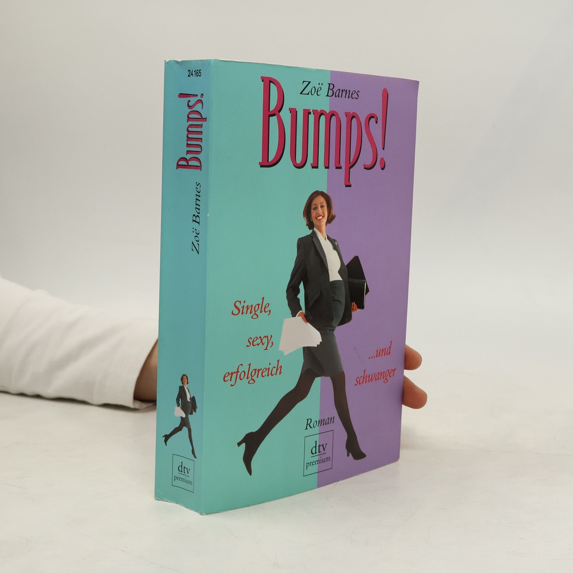 Zoe͏̈ Barnes Bumps!