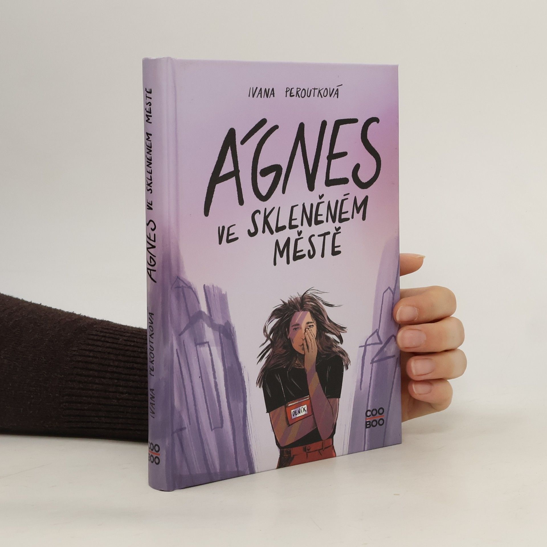 Ivana Peroutková Ágnes ve skleněném městě