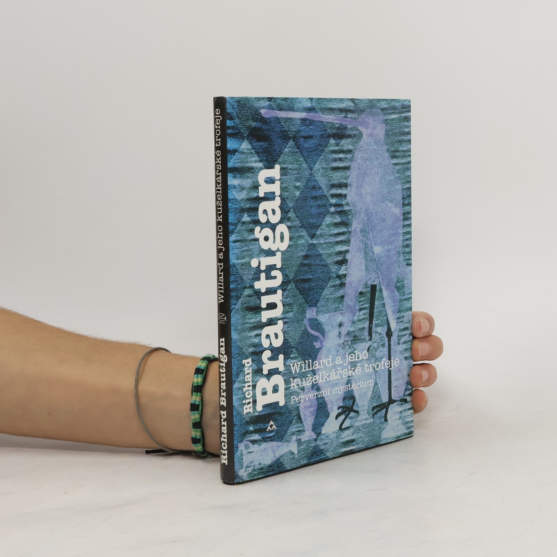 Libor Batrla Willard a jeho kuželkářské trofeje. Perverzní mystérium