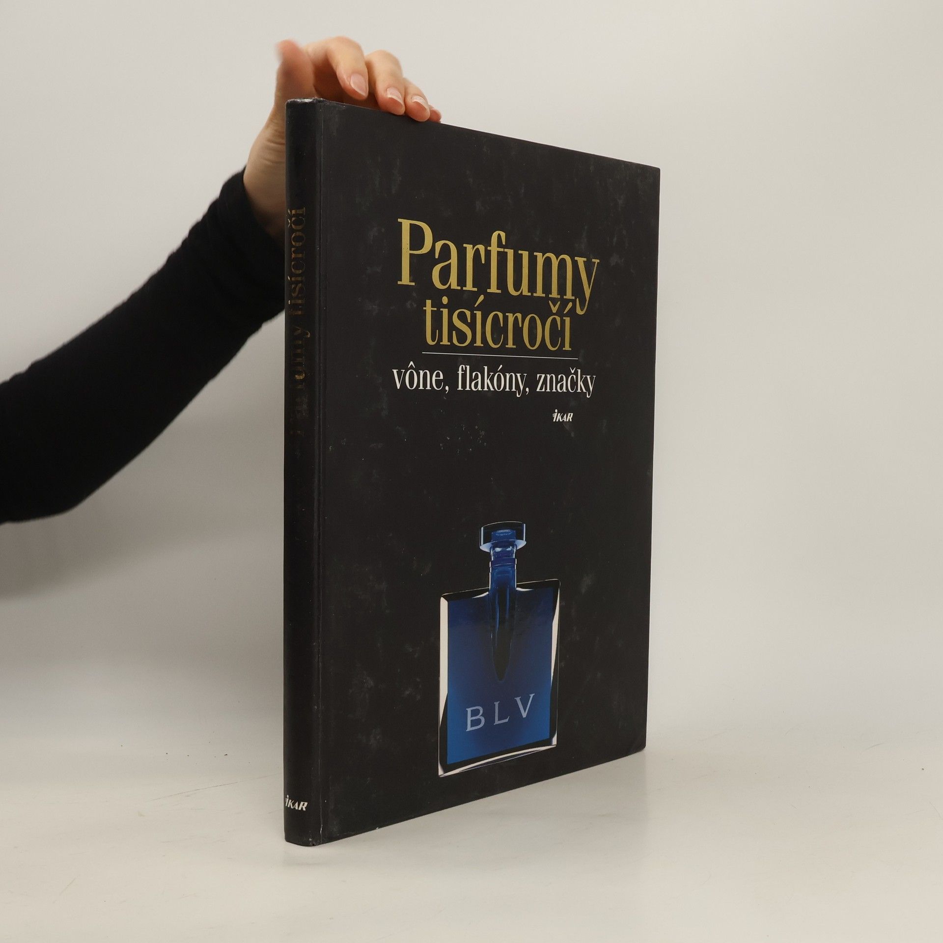 Autores varios Parfumy tisícročí