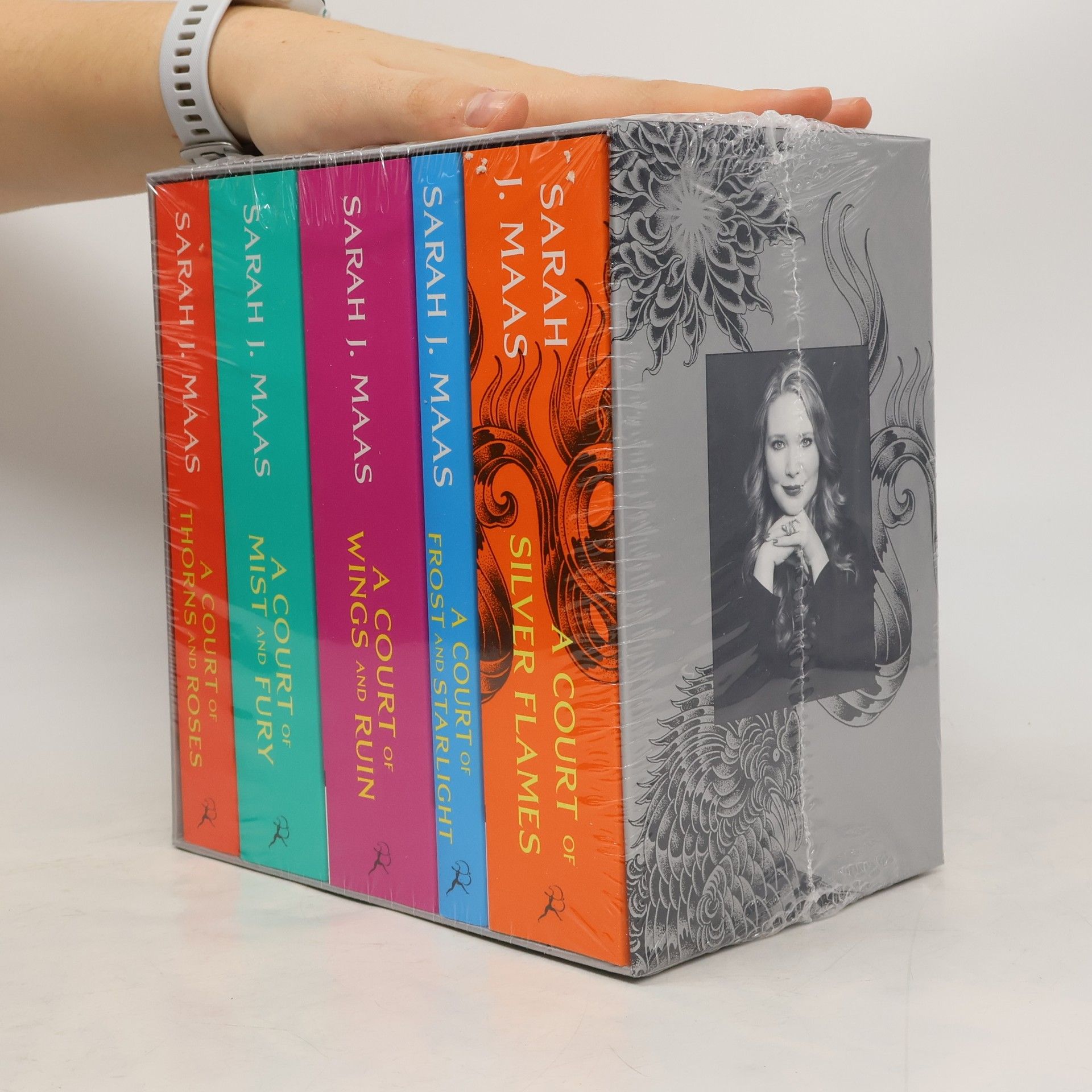 Sarah J. Maas A court of Thorns and Roses (1-5)