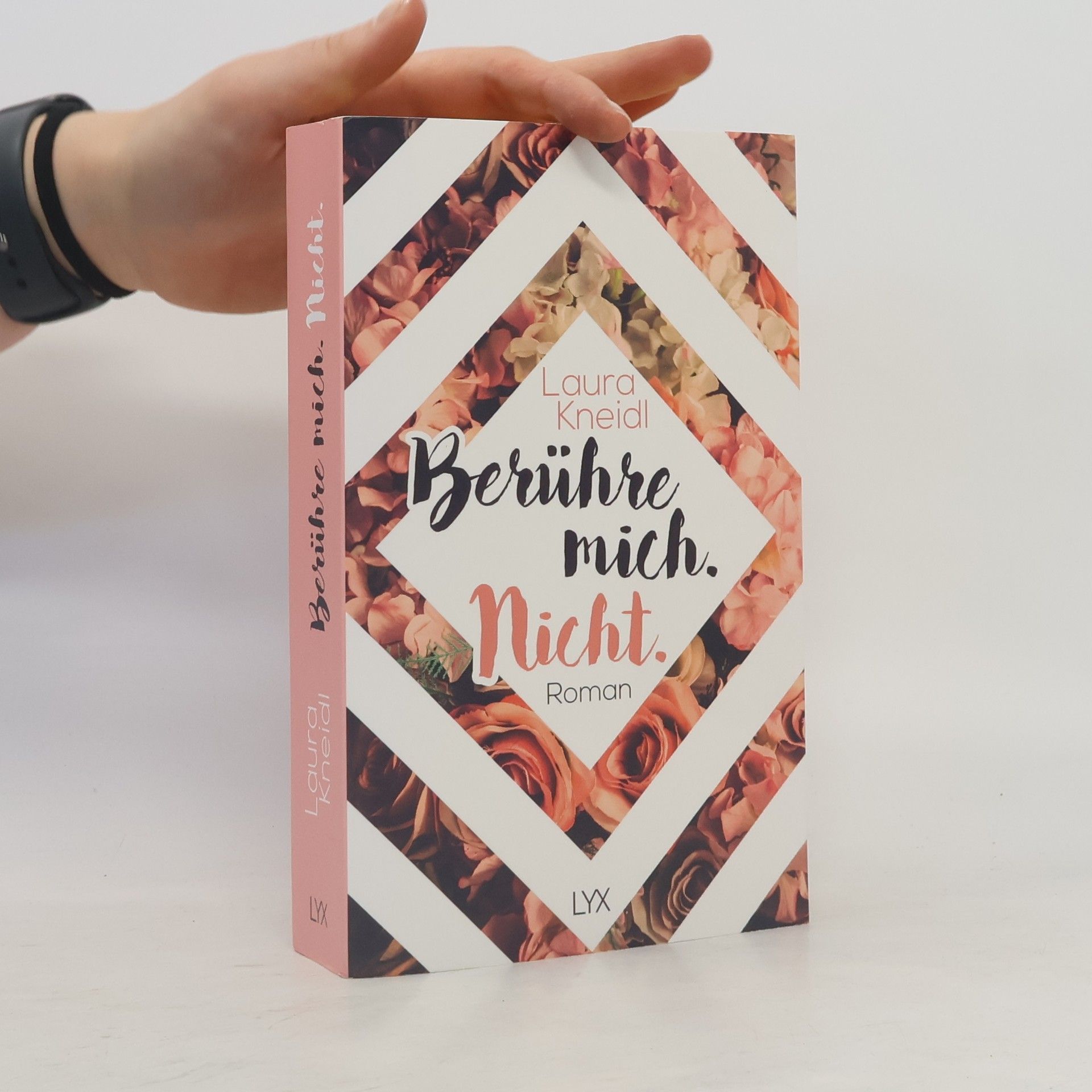 Laura Kneidl Berühre mich. Nicht.