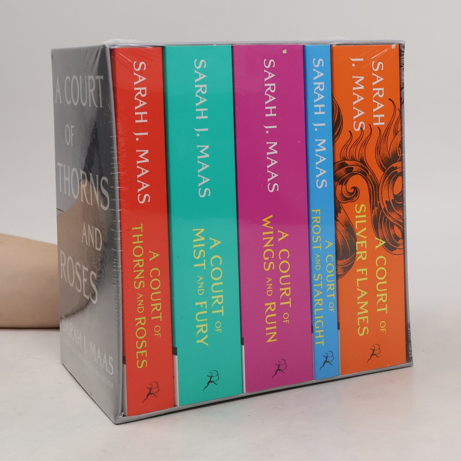 Sarah J. Maas A court of Thorns and Roses (1-5)