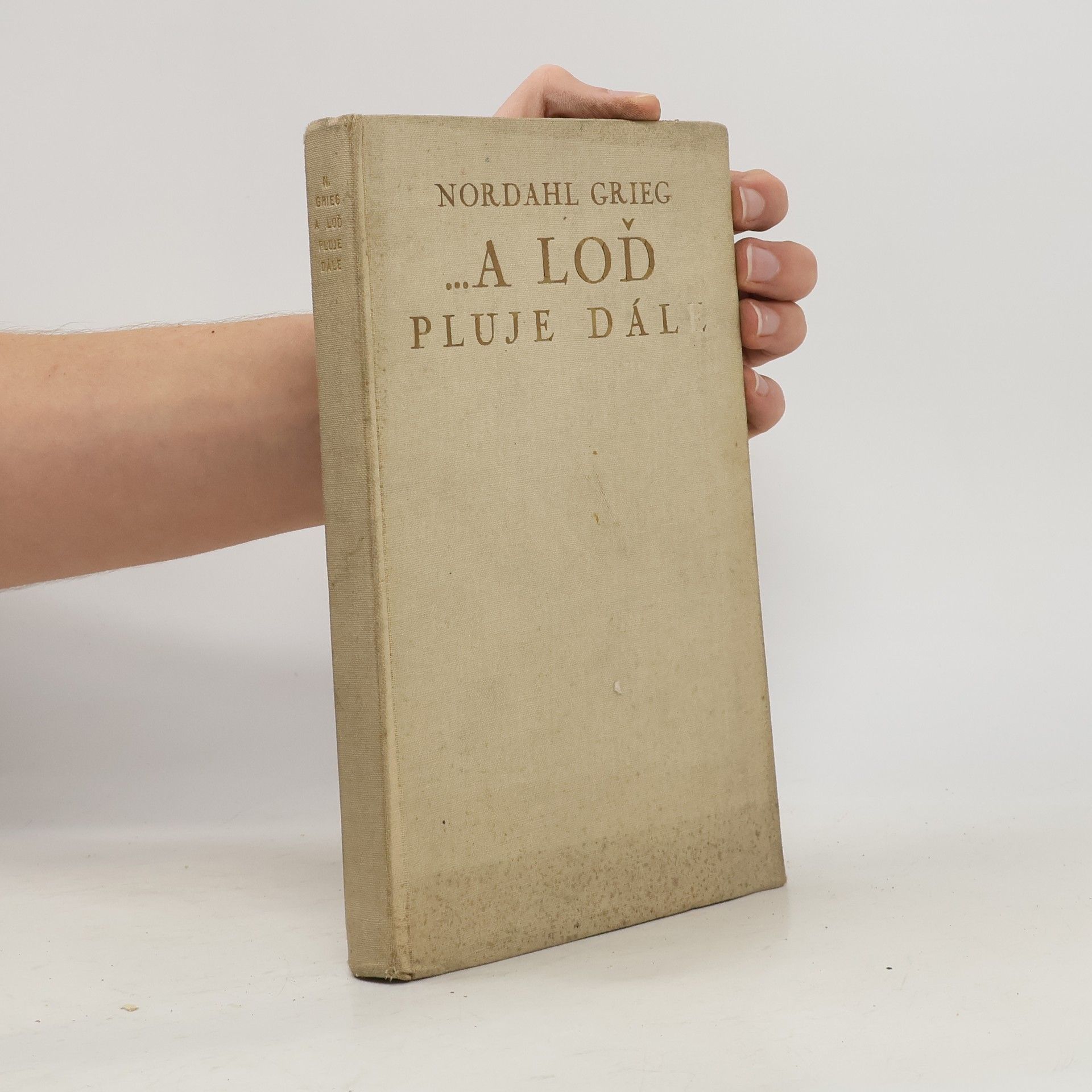 ...a loď pluje dále