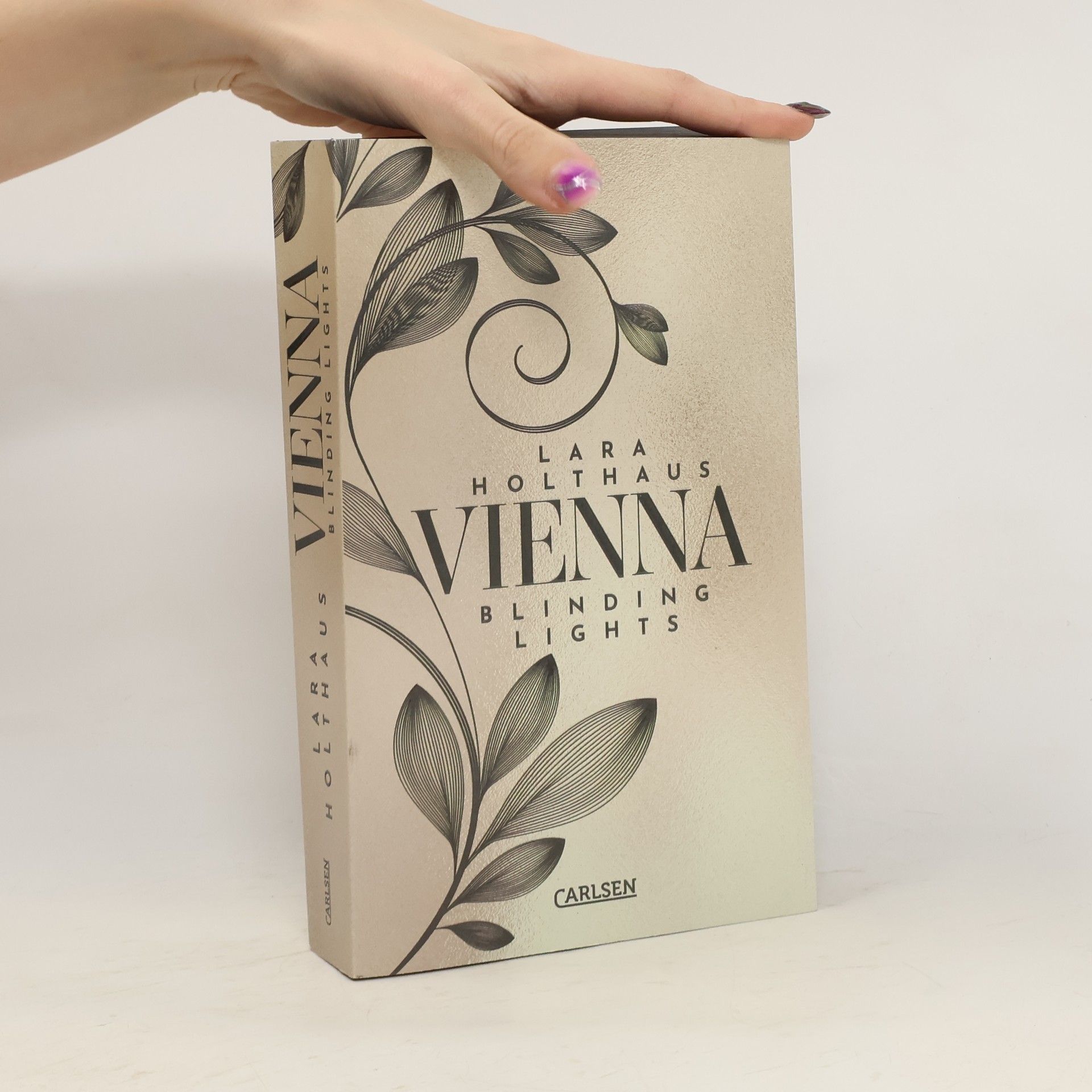 Lara Holthaus Vienna. Blinding Lights