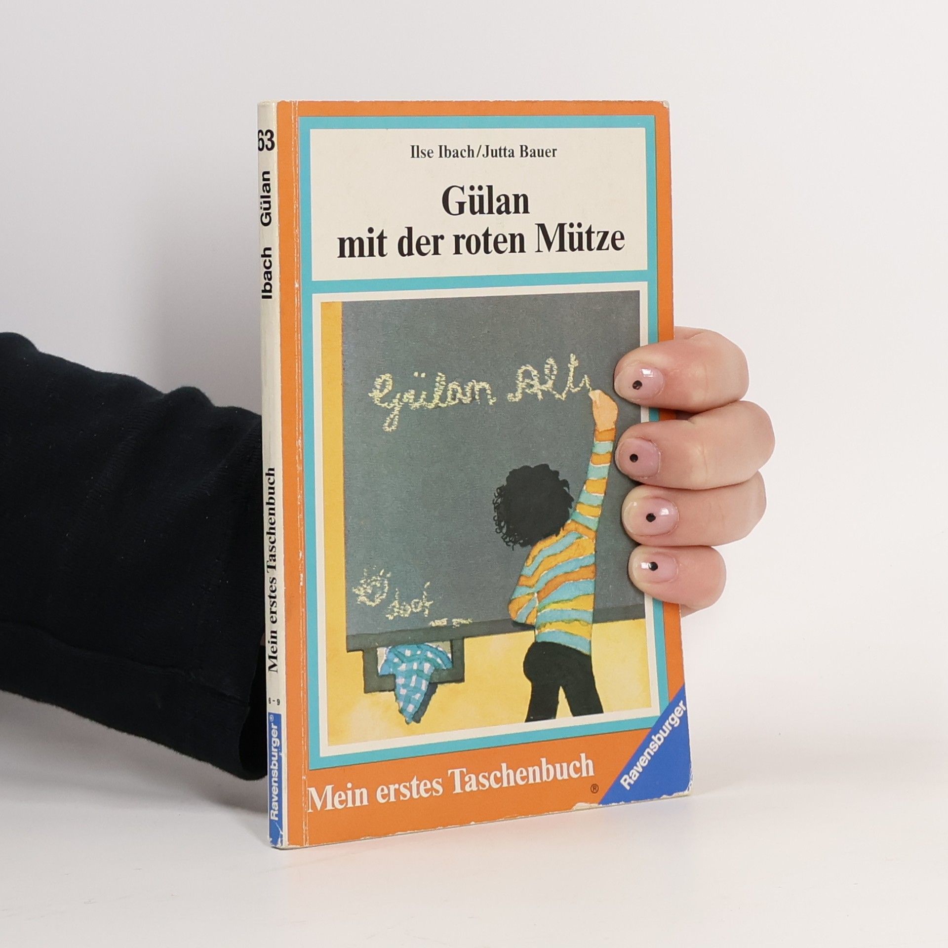 Gülan mit der roten Mütze