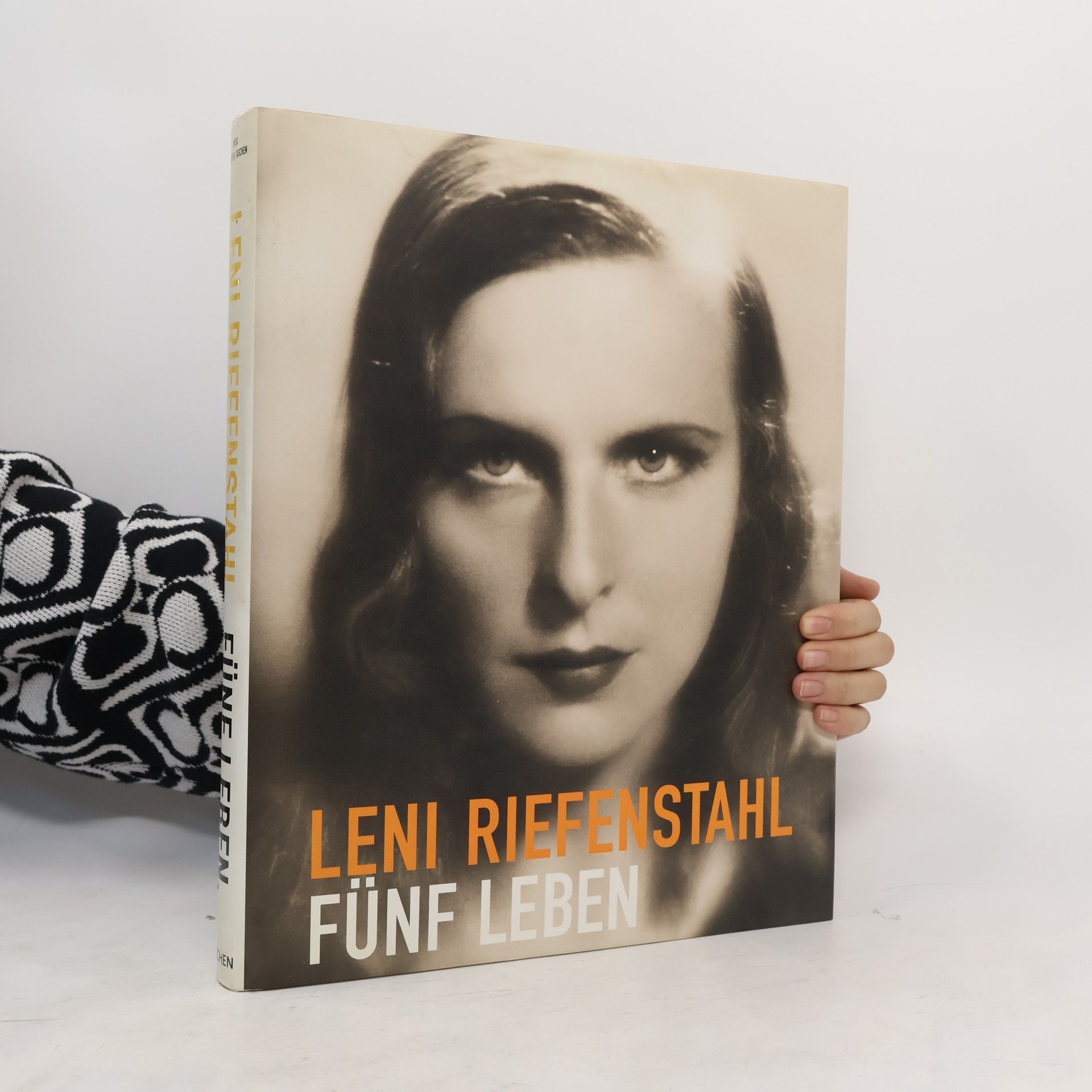 Fünf Leben. Five Lives. Cinque Vies. Engl.-Dtsch.-Französ. Hrsg. v. Angelika Taschen