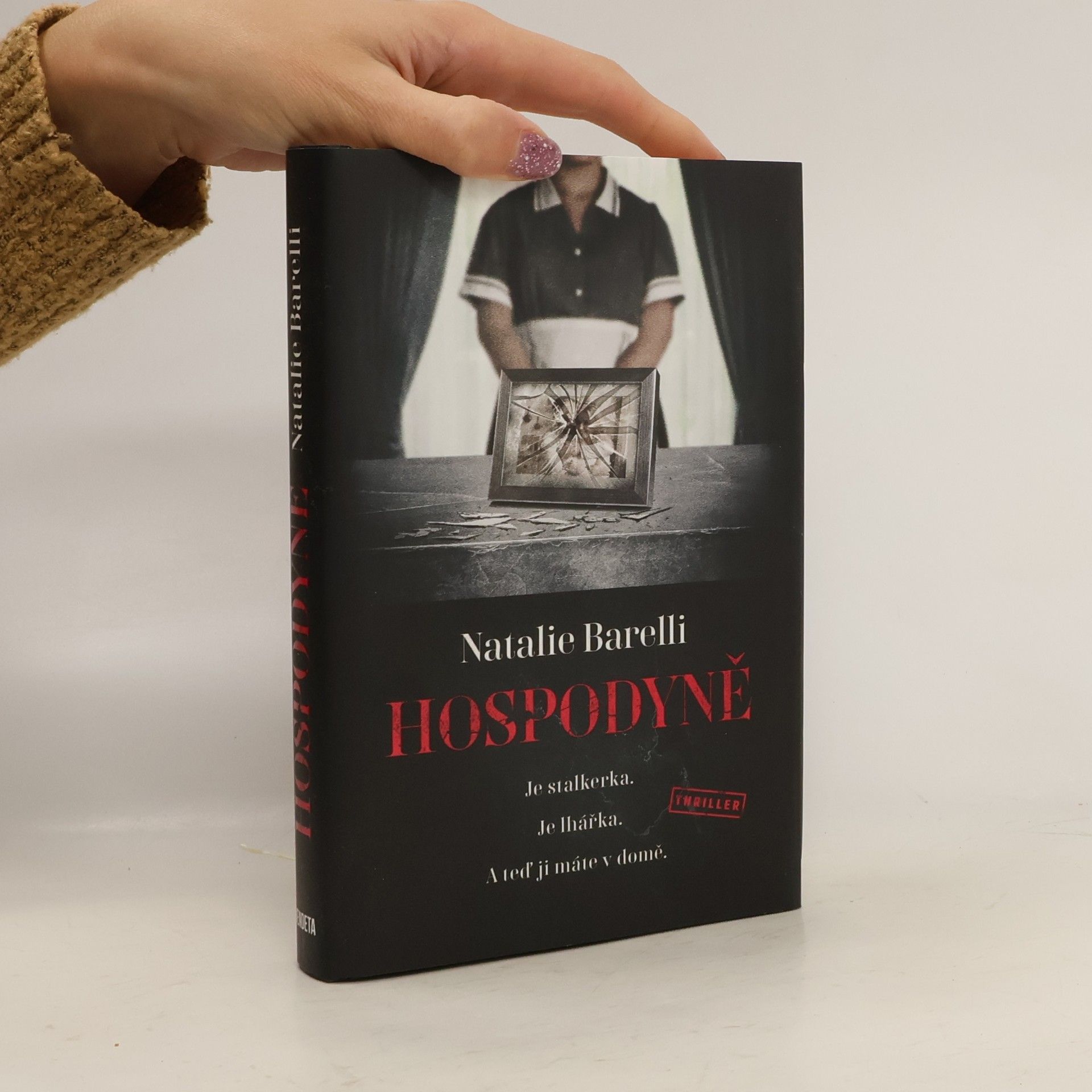 Natalie Barelli Hospodyně