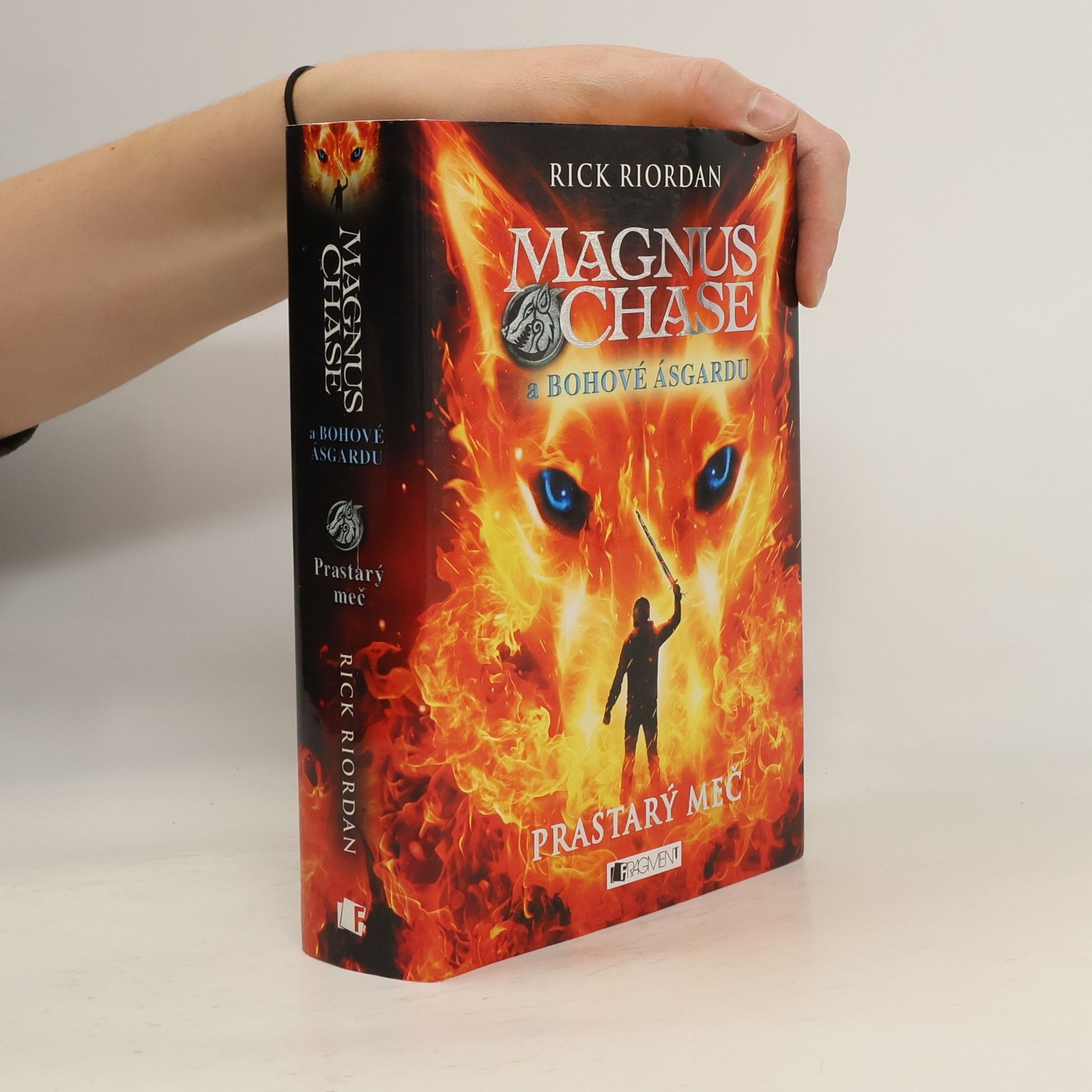 Rick Riordan Magnus Chase a bohové Ásgardu. Prastarý meč