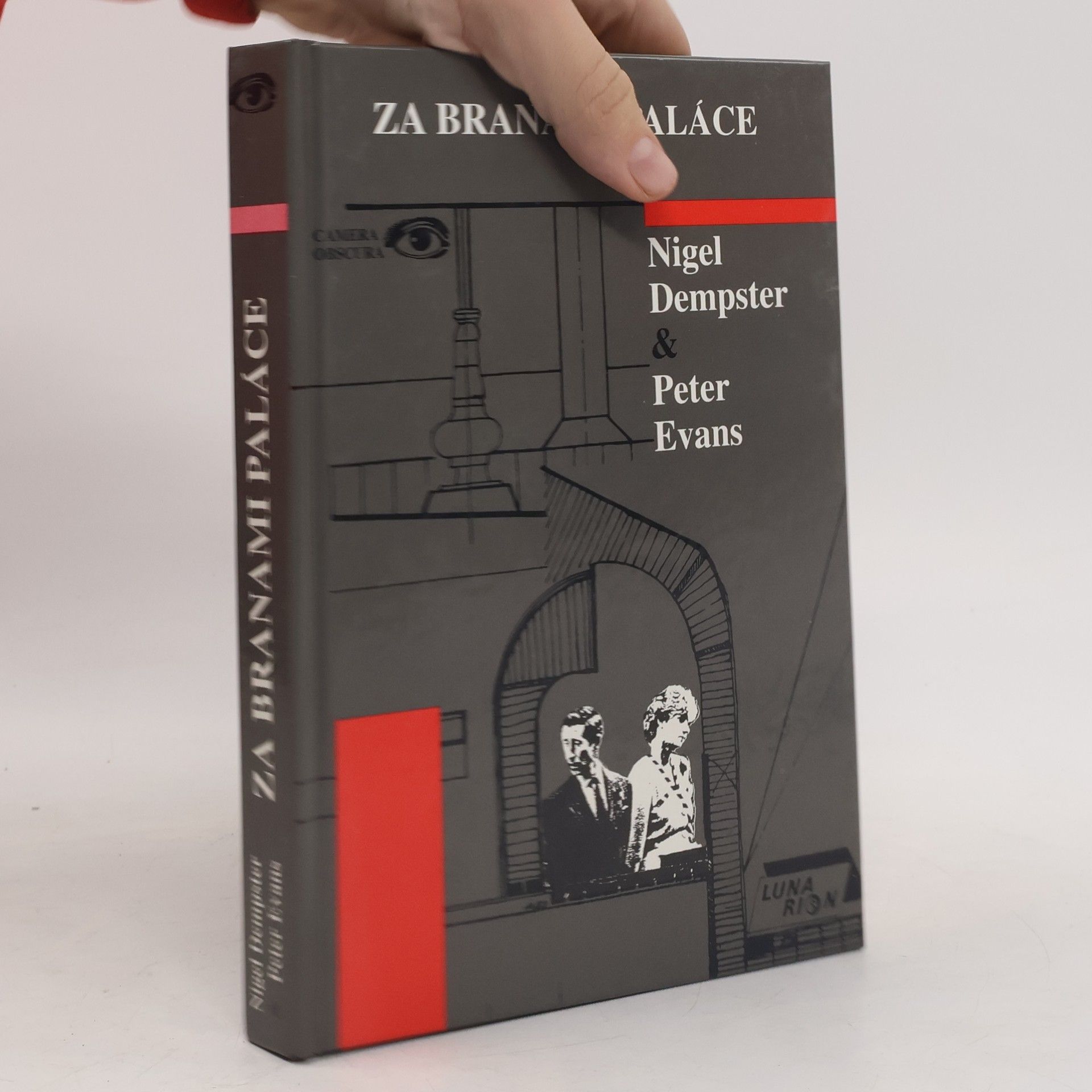 Peter Evans Za branami paláce