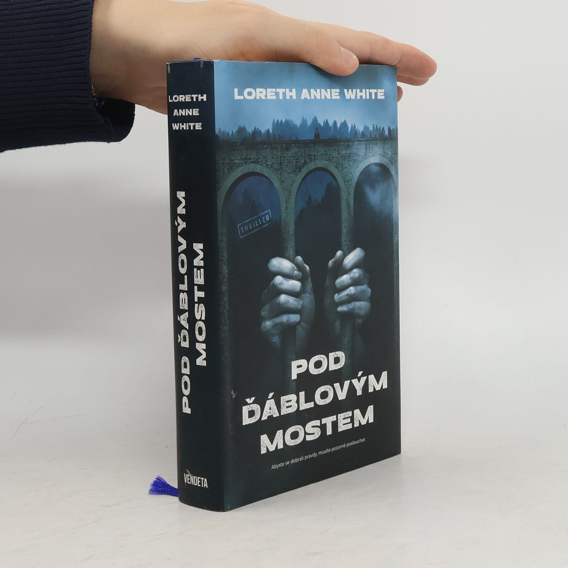 Loreth Anne White Pod ďáblovým mostem