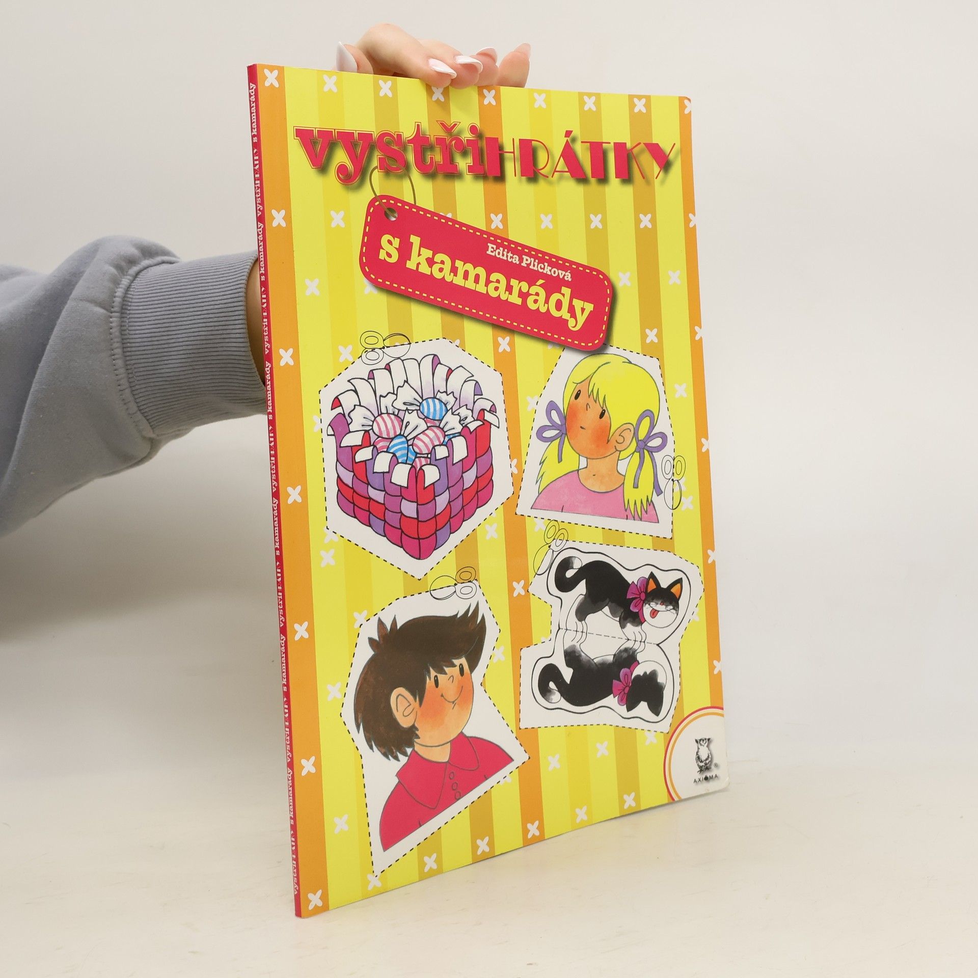 Plicková Edita Vystřihovánky s kamarády (1 obrázek vystřihnut)