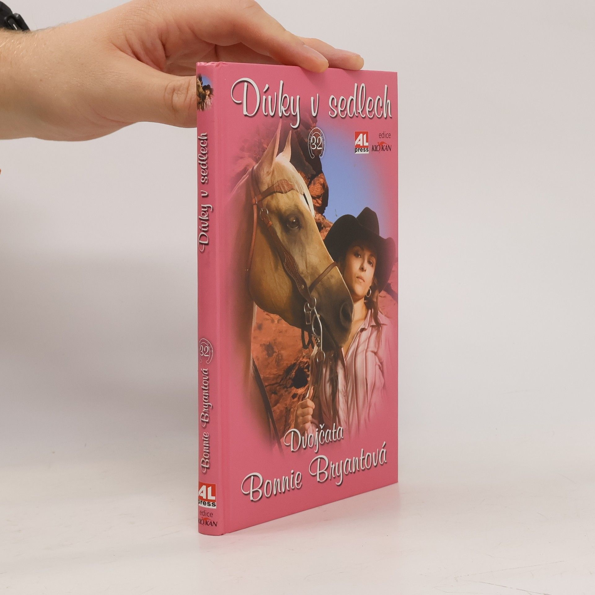 B. B. Hiller Dívky v sedlech. 32, Dvojčata