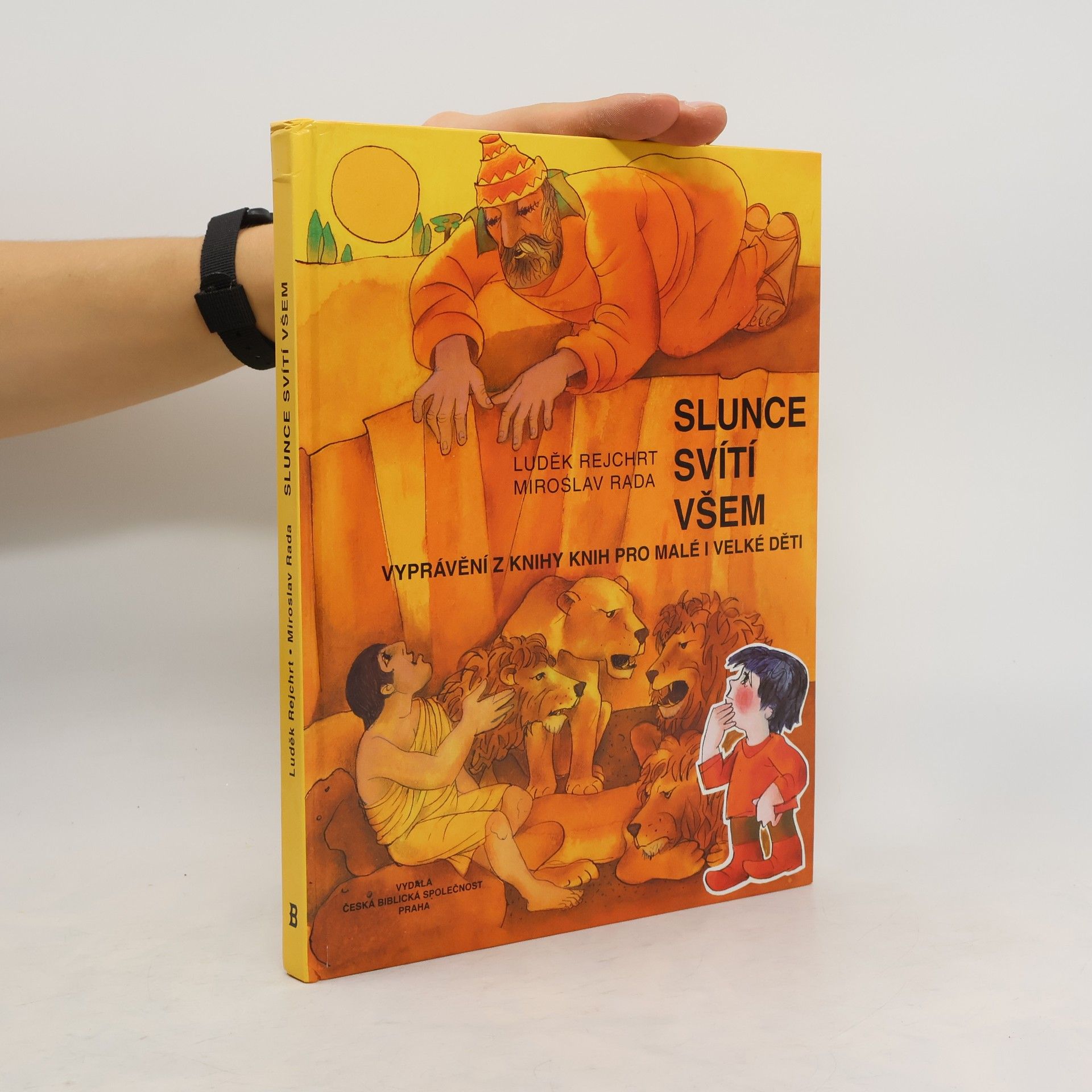 Slunce svítí všem