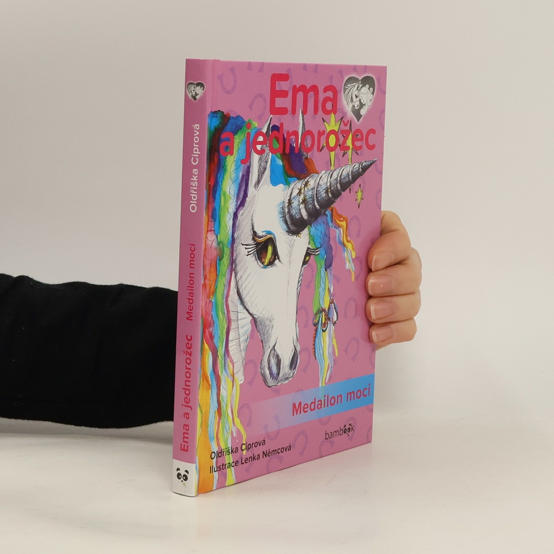 Oldřiška Lišková Ema a jednorožec. Medailon moci