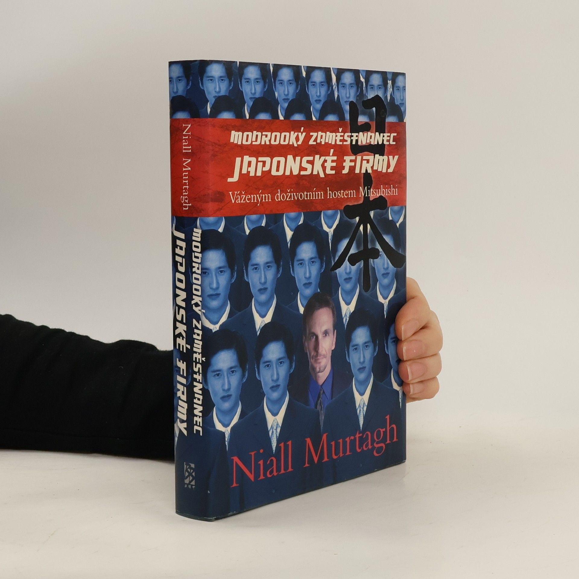 Modrooký zaměstnanec japonské firmy: Váženým doživotním hostem Mitsubishi