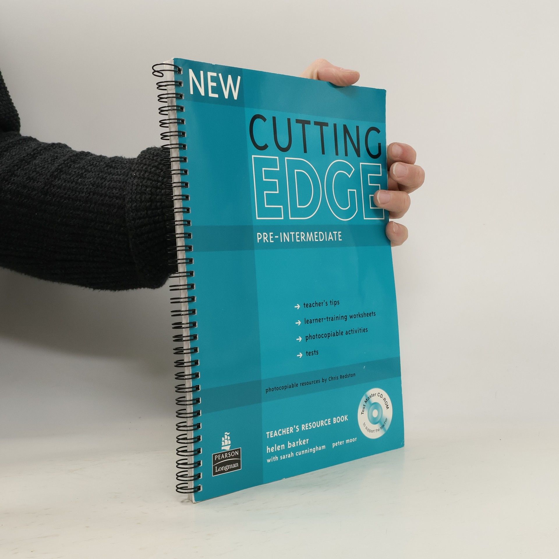 Collectif d'auteurs New cutting edge. Pre-intermediate. Teacher's resource book