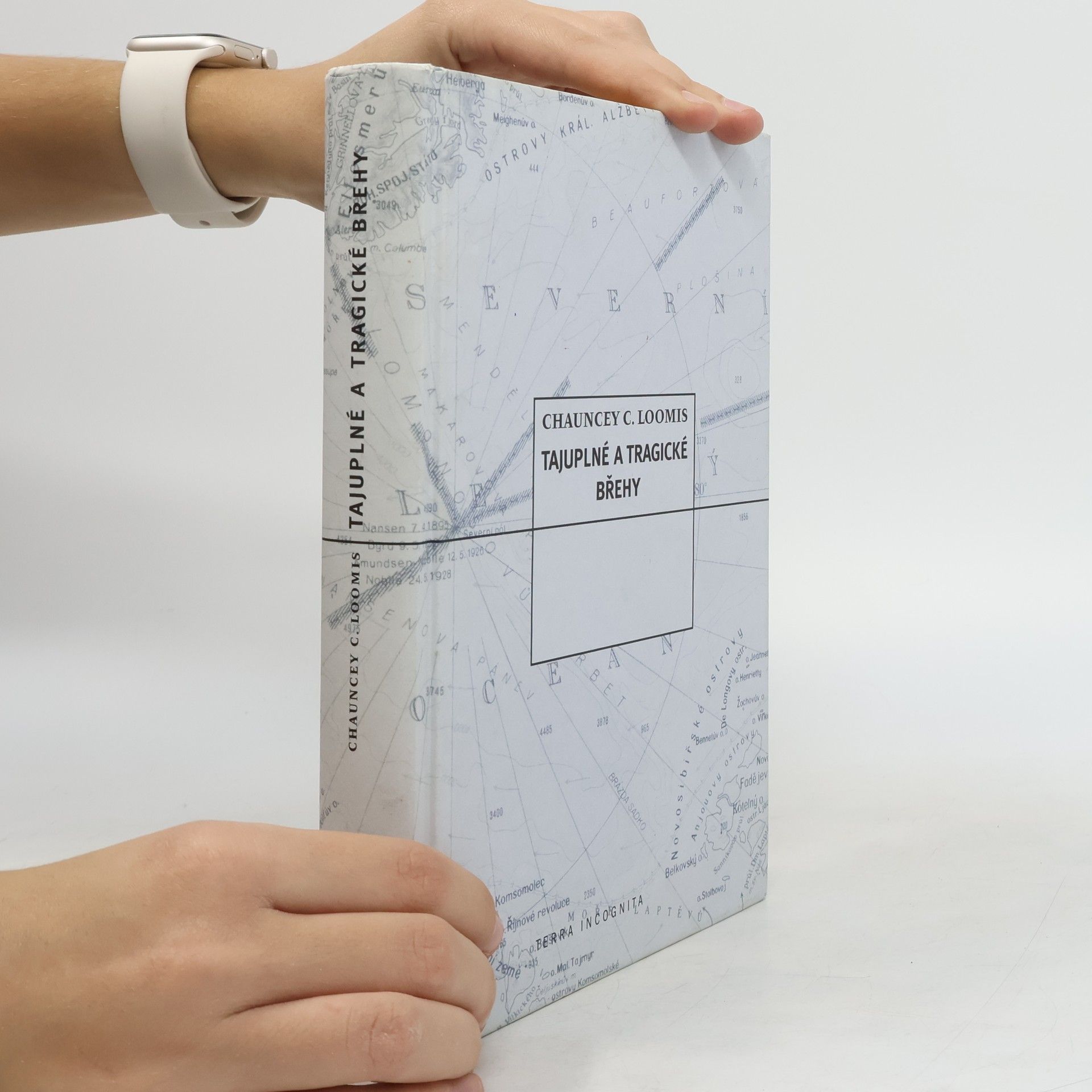 Tajuplné a tragické břehy. Příběh objevitele Charlese Francise Halla