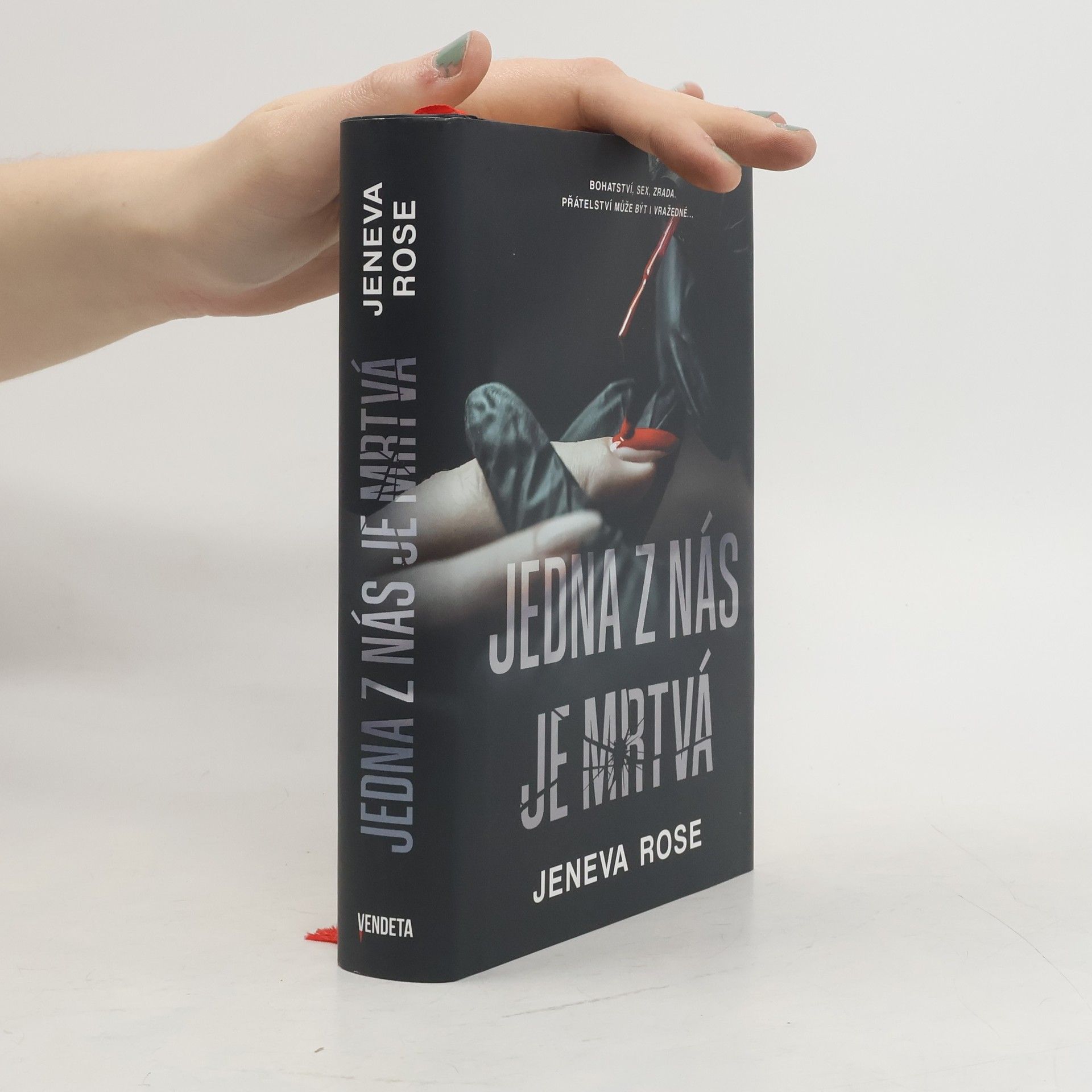 Jeneva Rose Jedna z nás je mrtvá