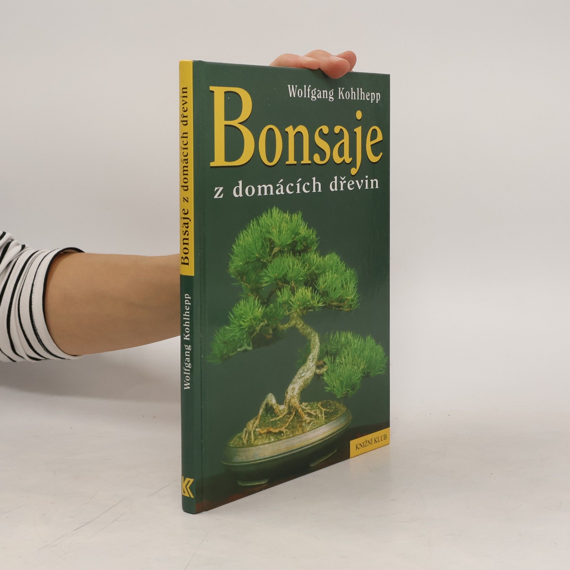 Bonsaje z domácích dřevin. 54 barevných fotografií, 78 kreseb