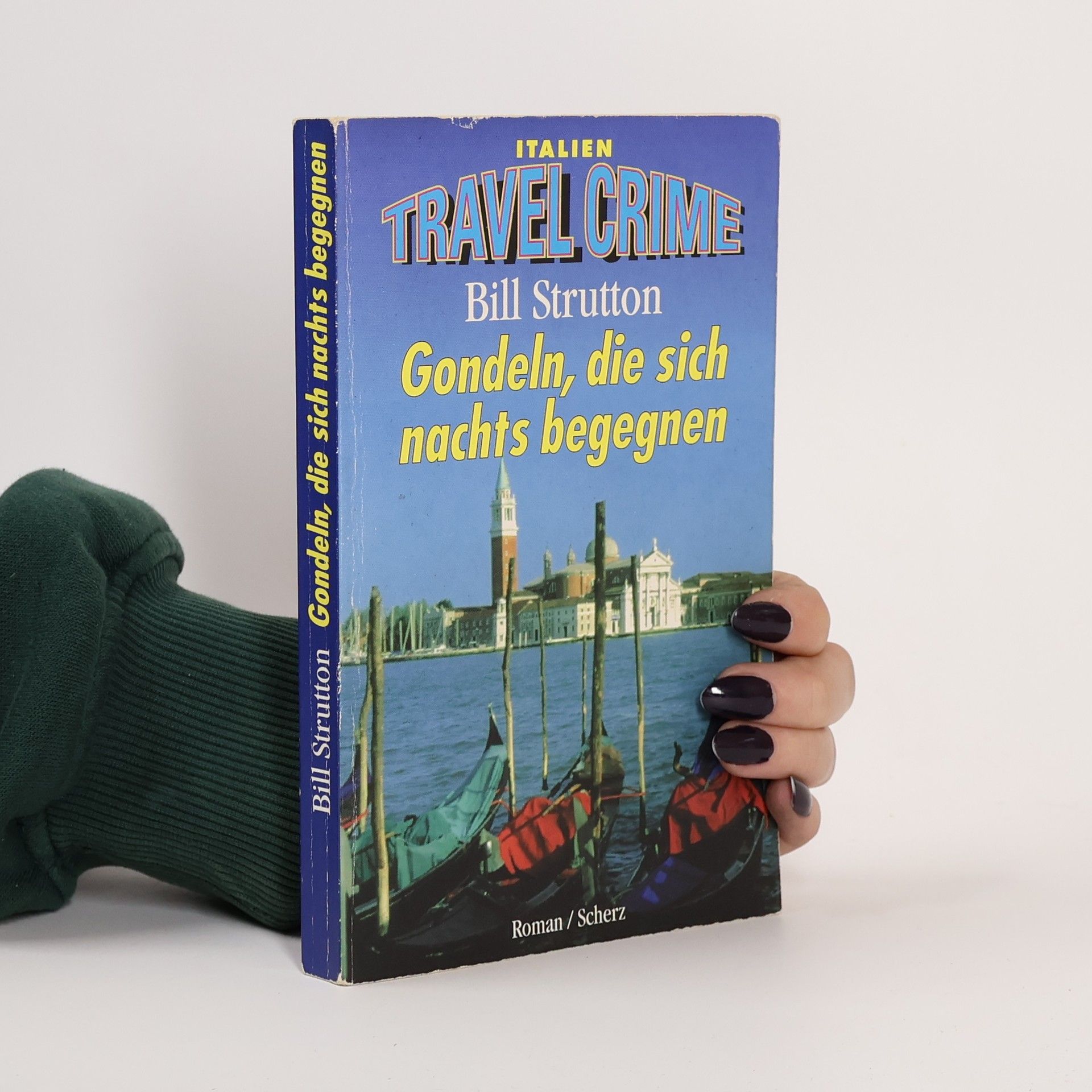 Gondeln, die sich nachts begegnen