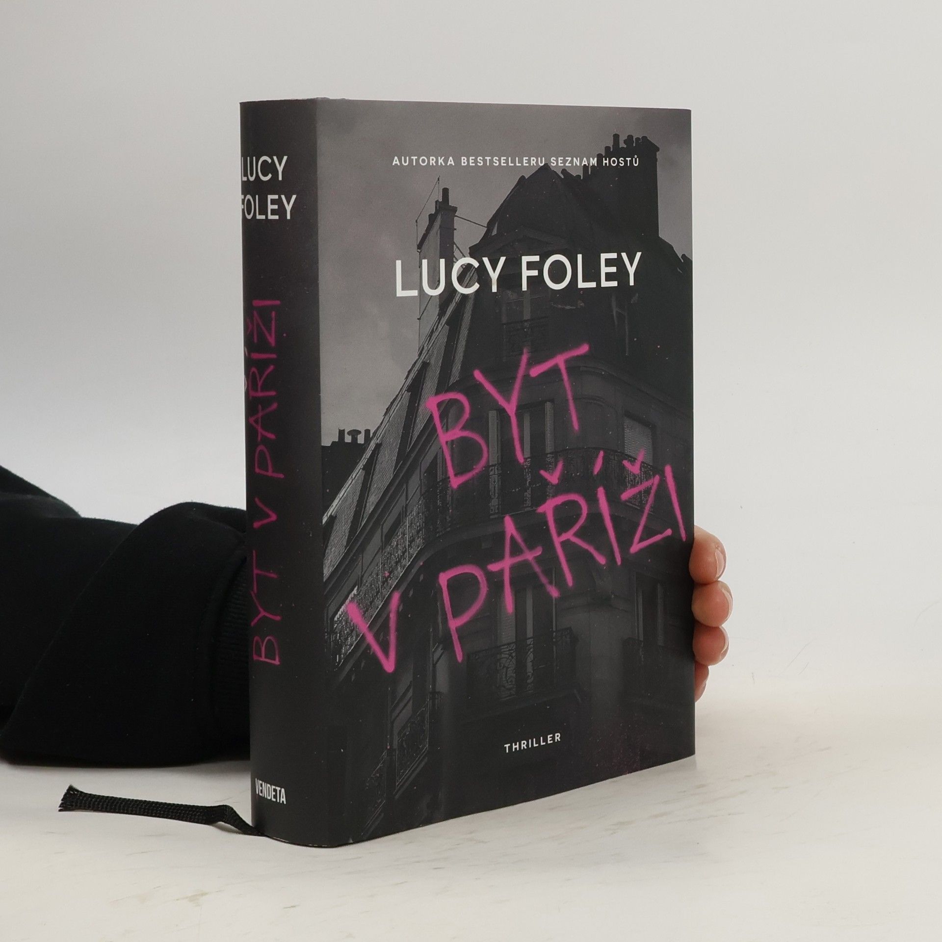 Lucy Foley Byt v Paříži