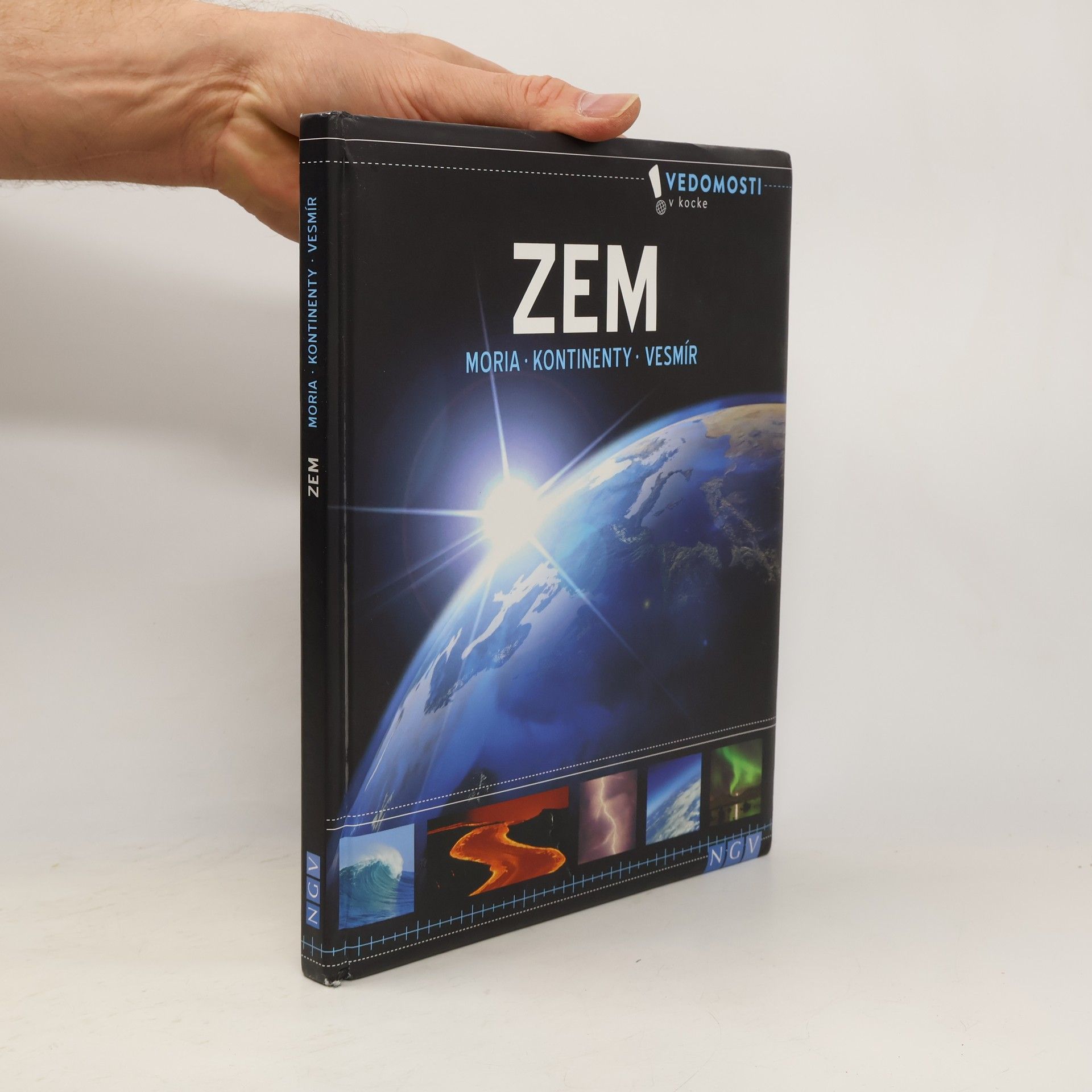 AA.VV. Zem. Moria, kontinenty, vesmír