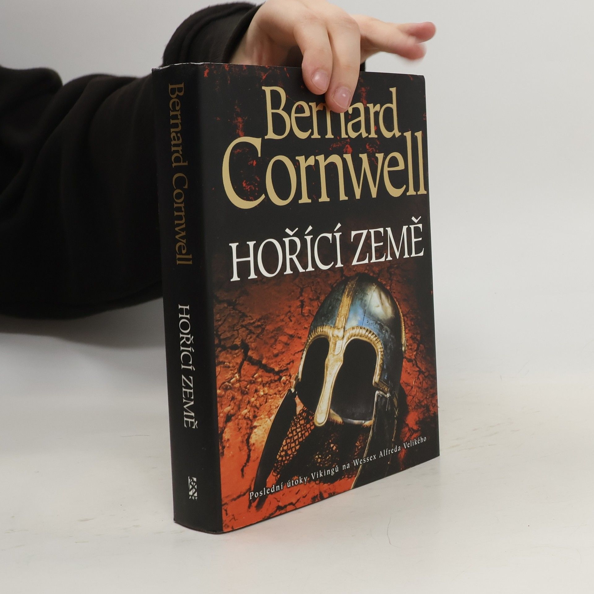 Bernard Cornwell Hořící země. Království Alfreda Velikého