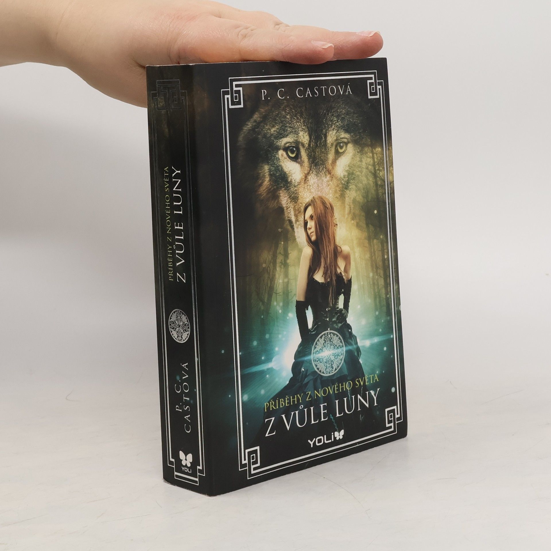 P. C. Castová Z vůle Luny. Příběhy z Nového světa. 1. díl