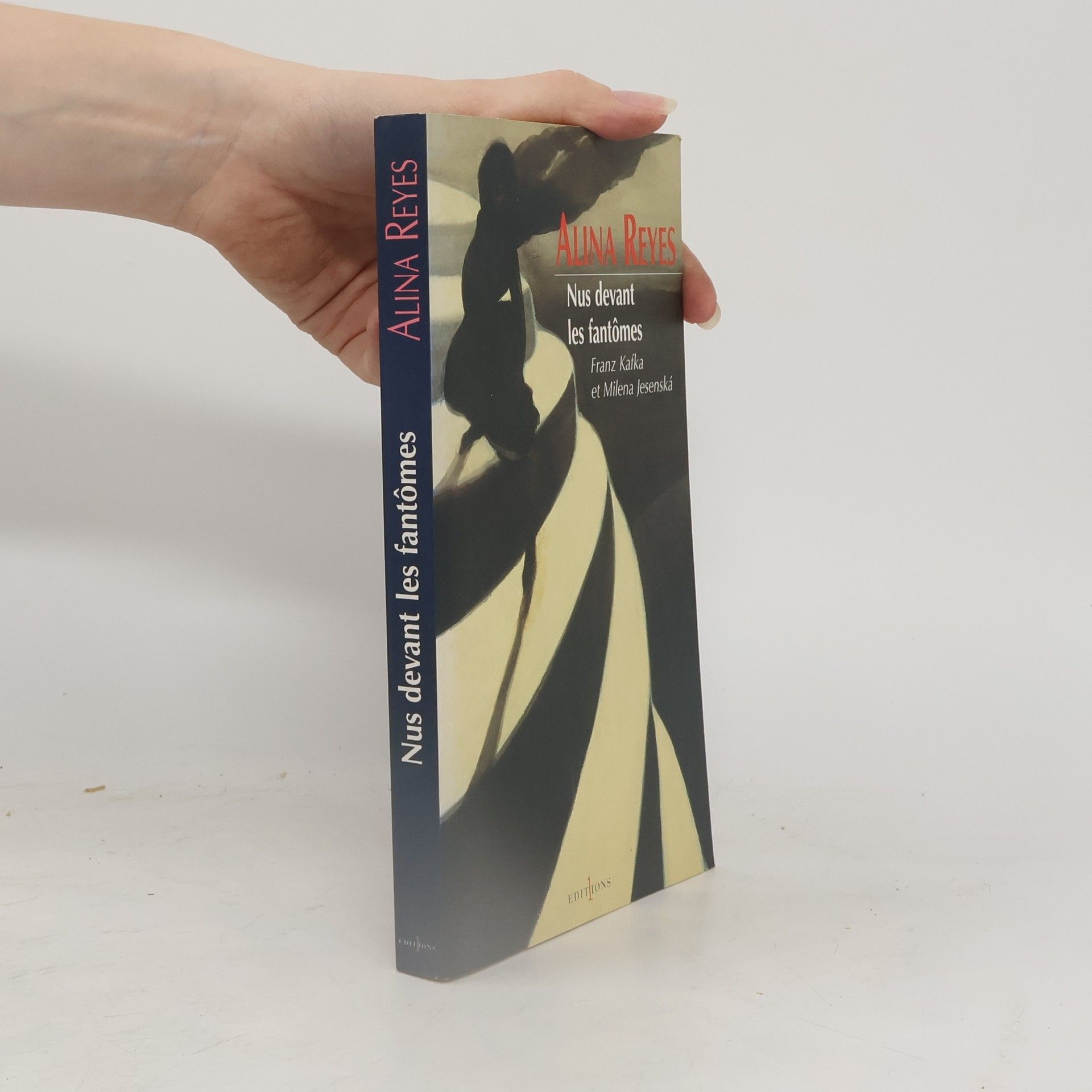 Nus devant les fantômes