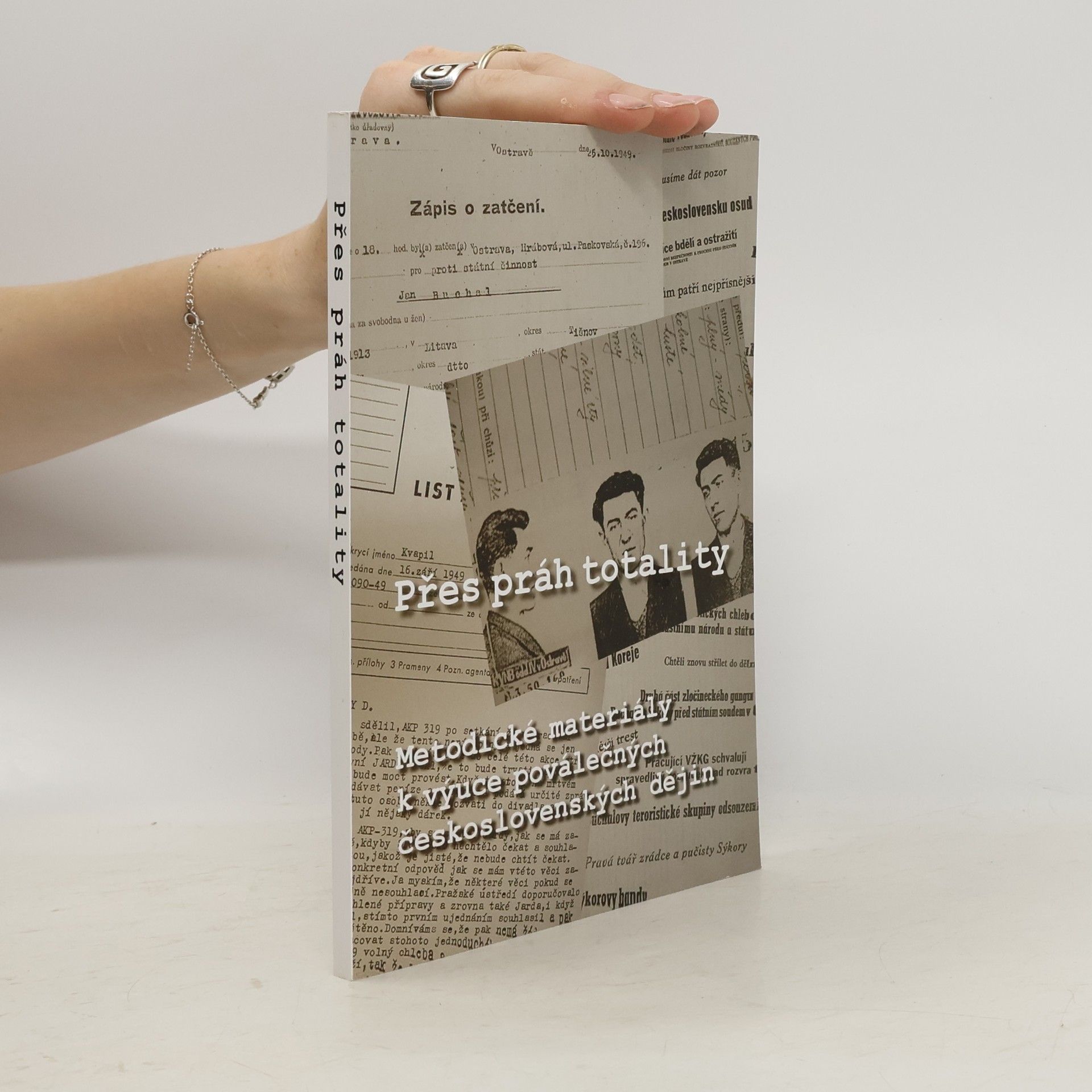 Kolektiv autorů Přes práh totality