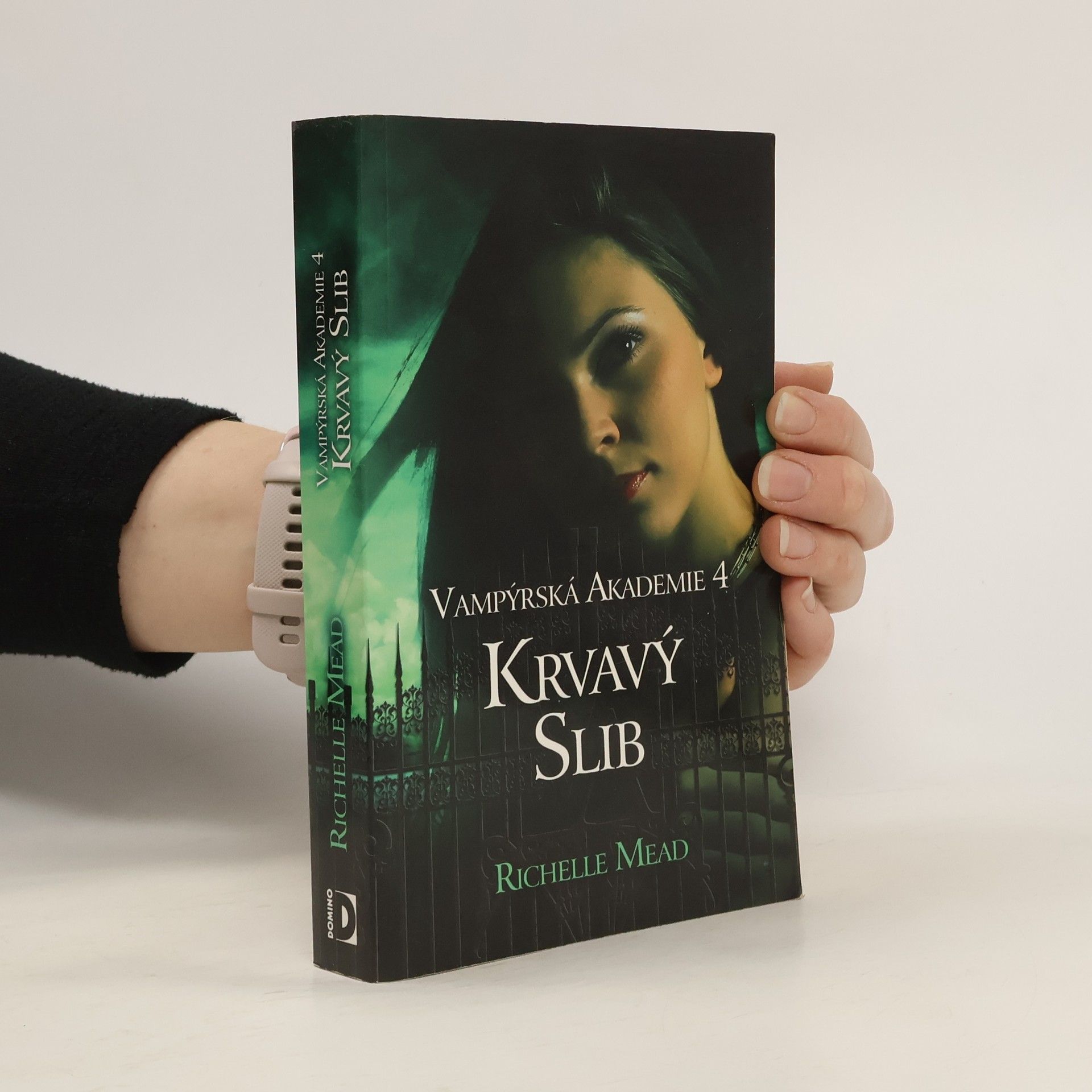 Richelle Mead Vampýrská akademie 4: Krvavý slib