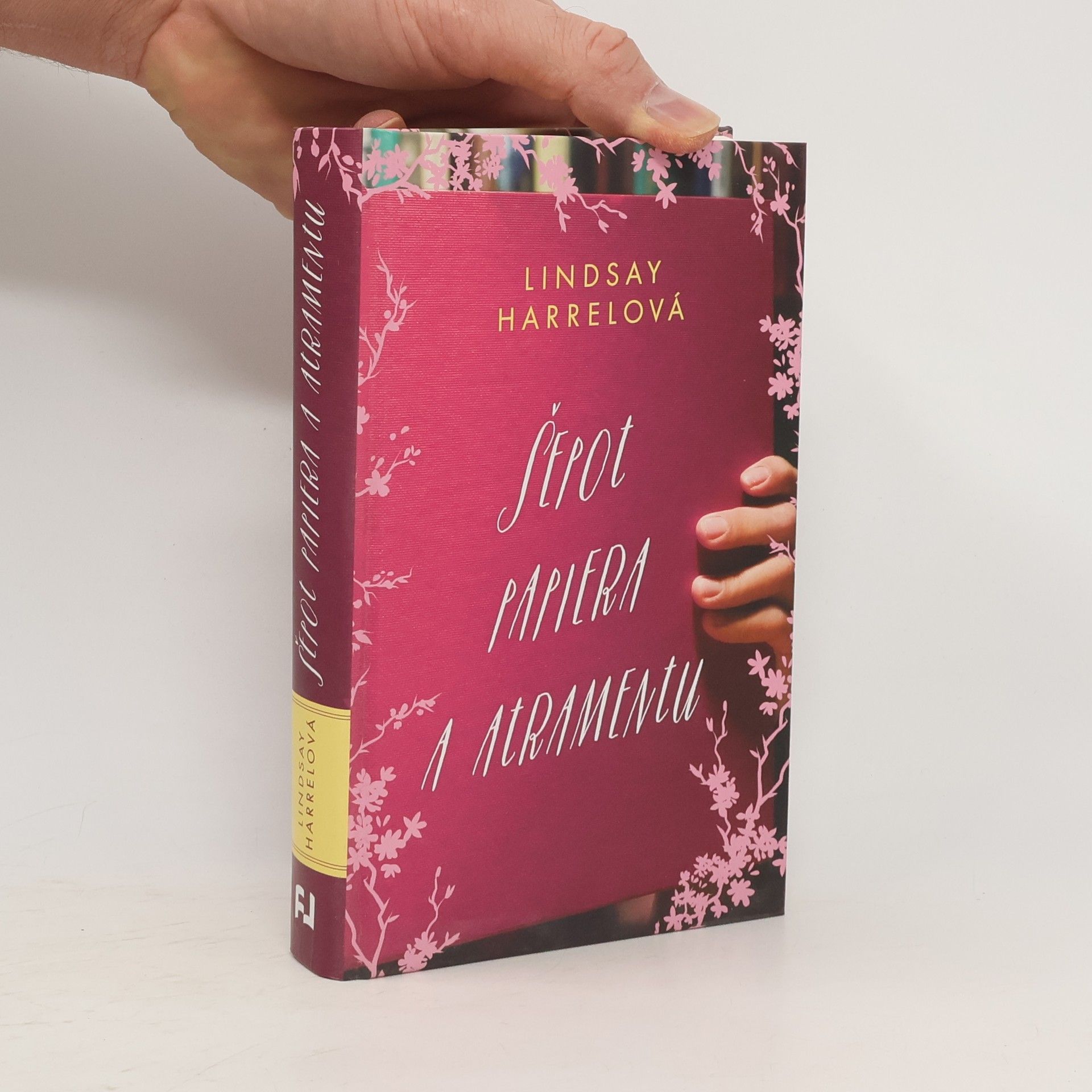 Lindsay Harrel Šepot papiera a atramentu
