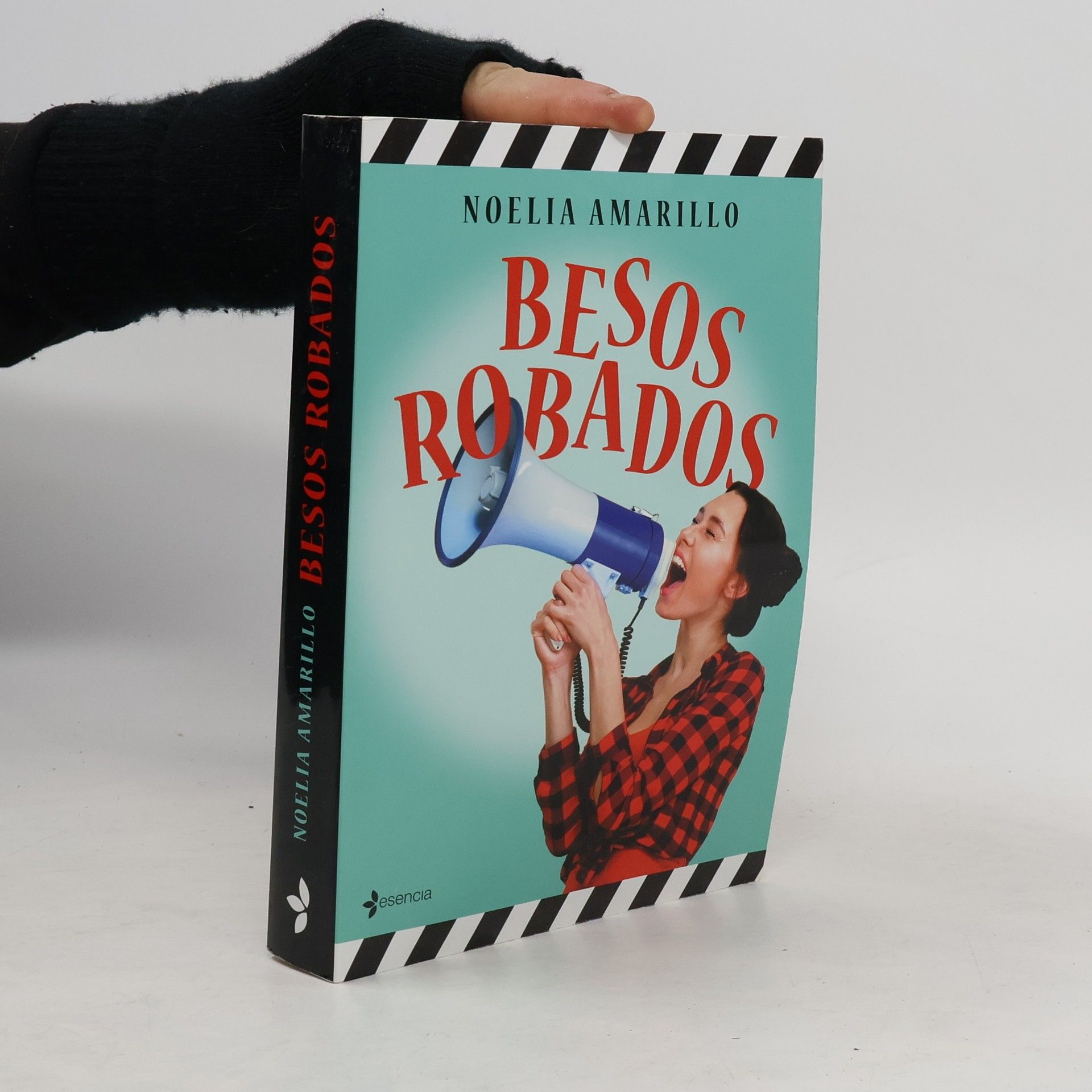 Noelia Amarillo Besos robados