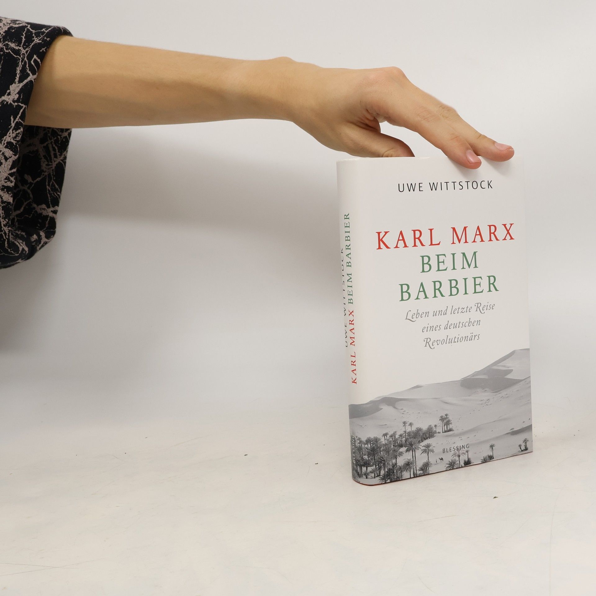 Karl Marx beim Barbier