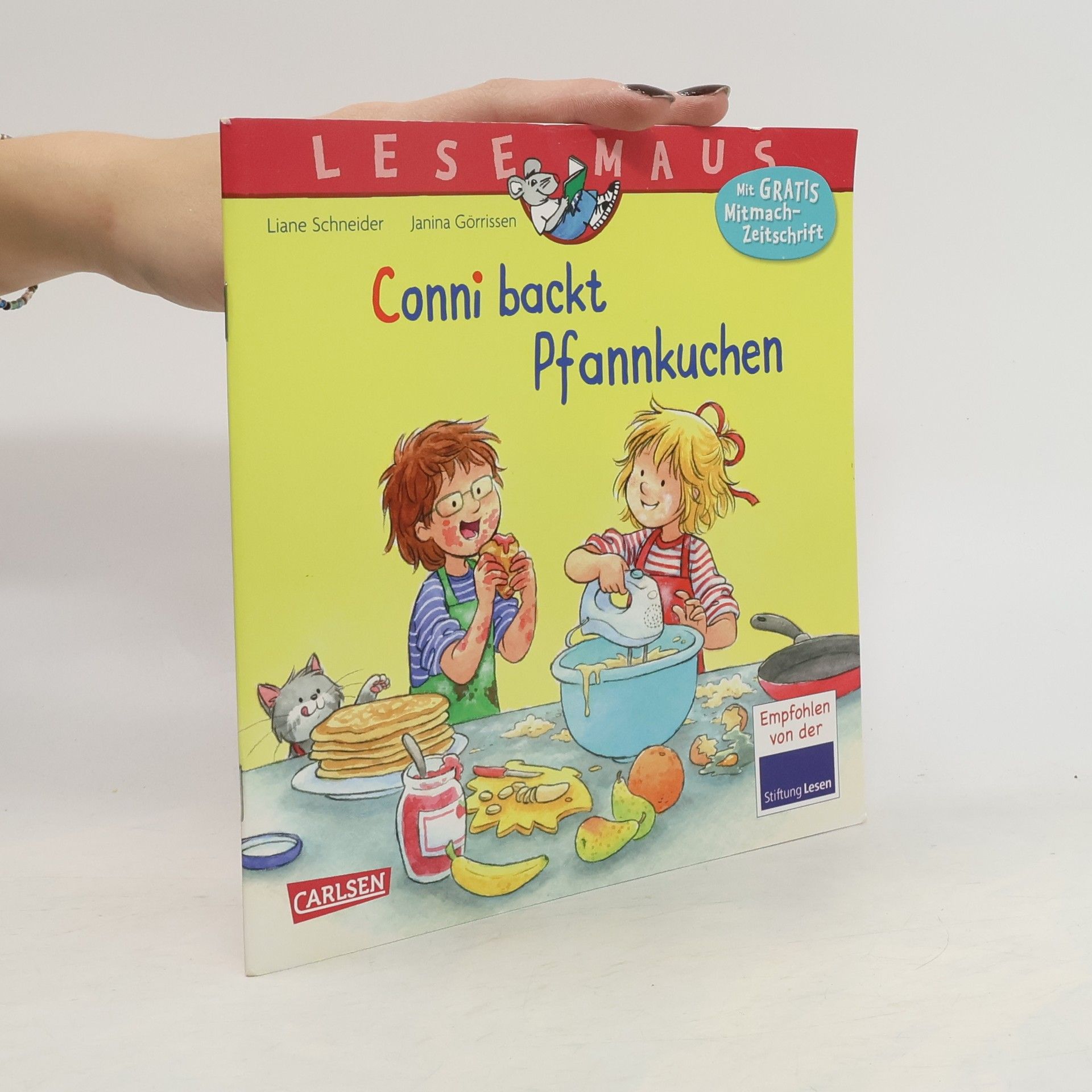 Lianne Schneider Conni backt Pfannkuchen