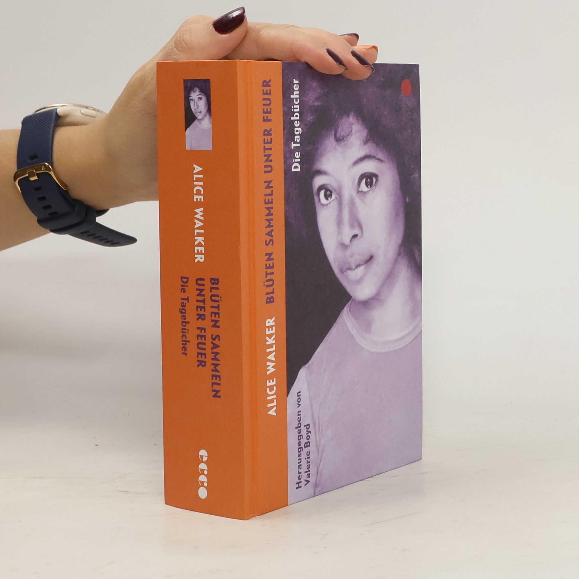 Alice Malsenior Walkerová Blüten sammeln unter Feuer