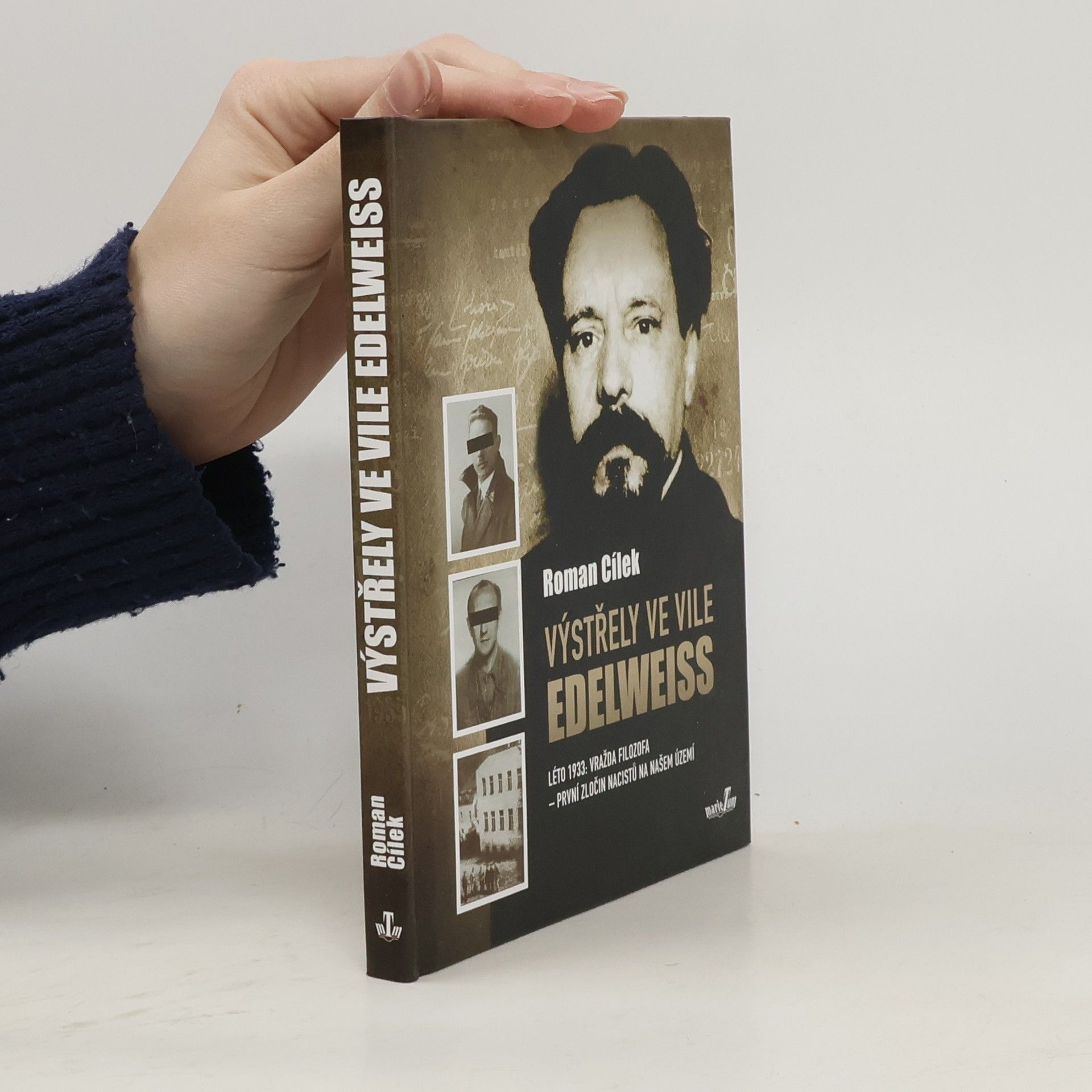 Roman Cílek Výstřely ve vile Edelweiss
