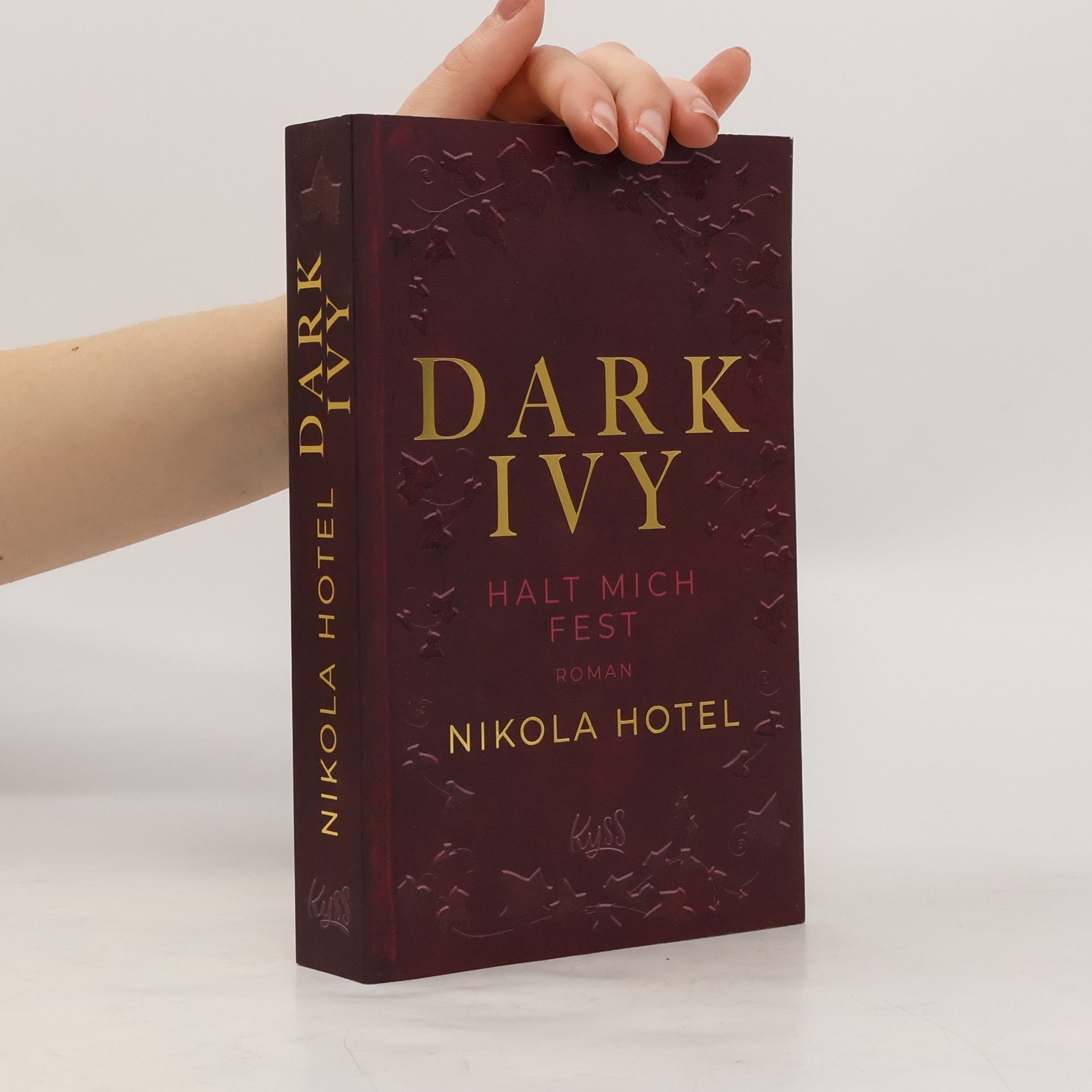 Nikola Hotel Dark Ivy - Halt mich fest