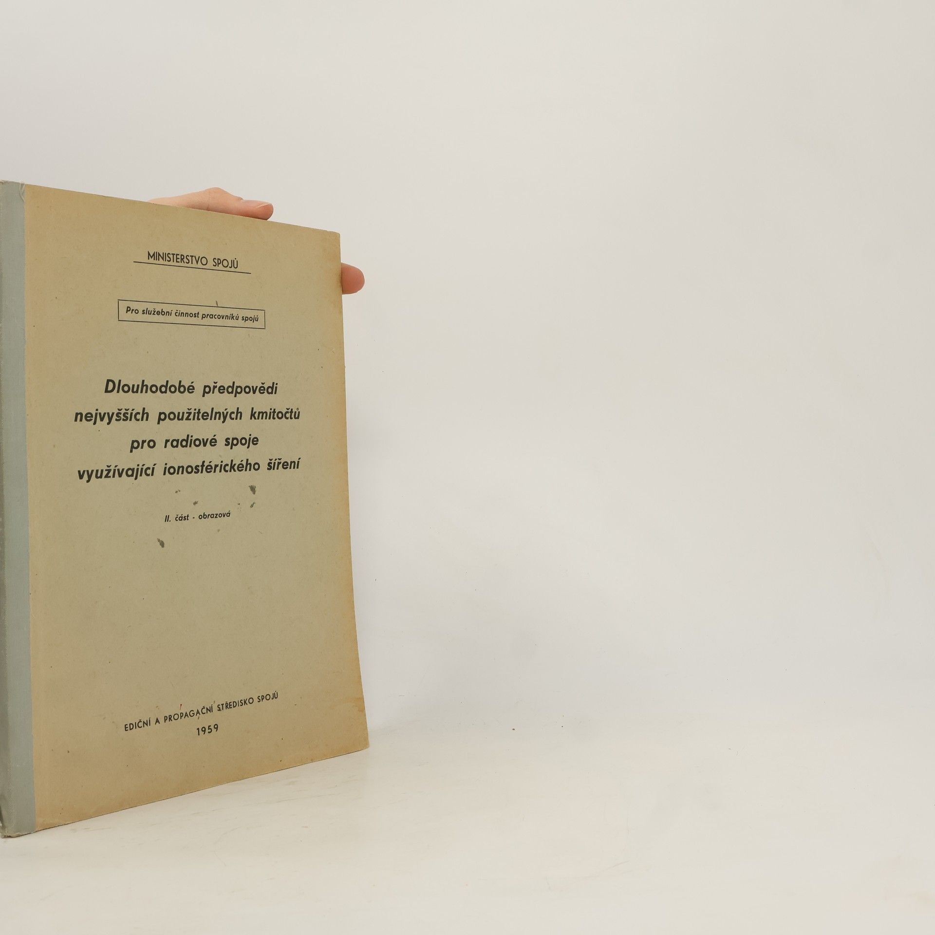Kolektiv autorů Dlouhodobé předpovědi nejvyšších použitelných kmitočtů pro radiové spoje využívající ionosférického šíření II. část - obrazová
