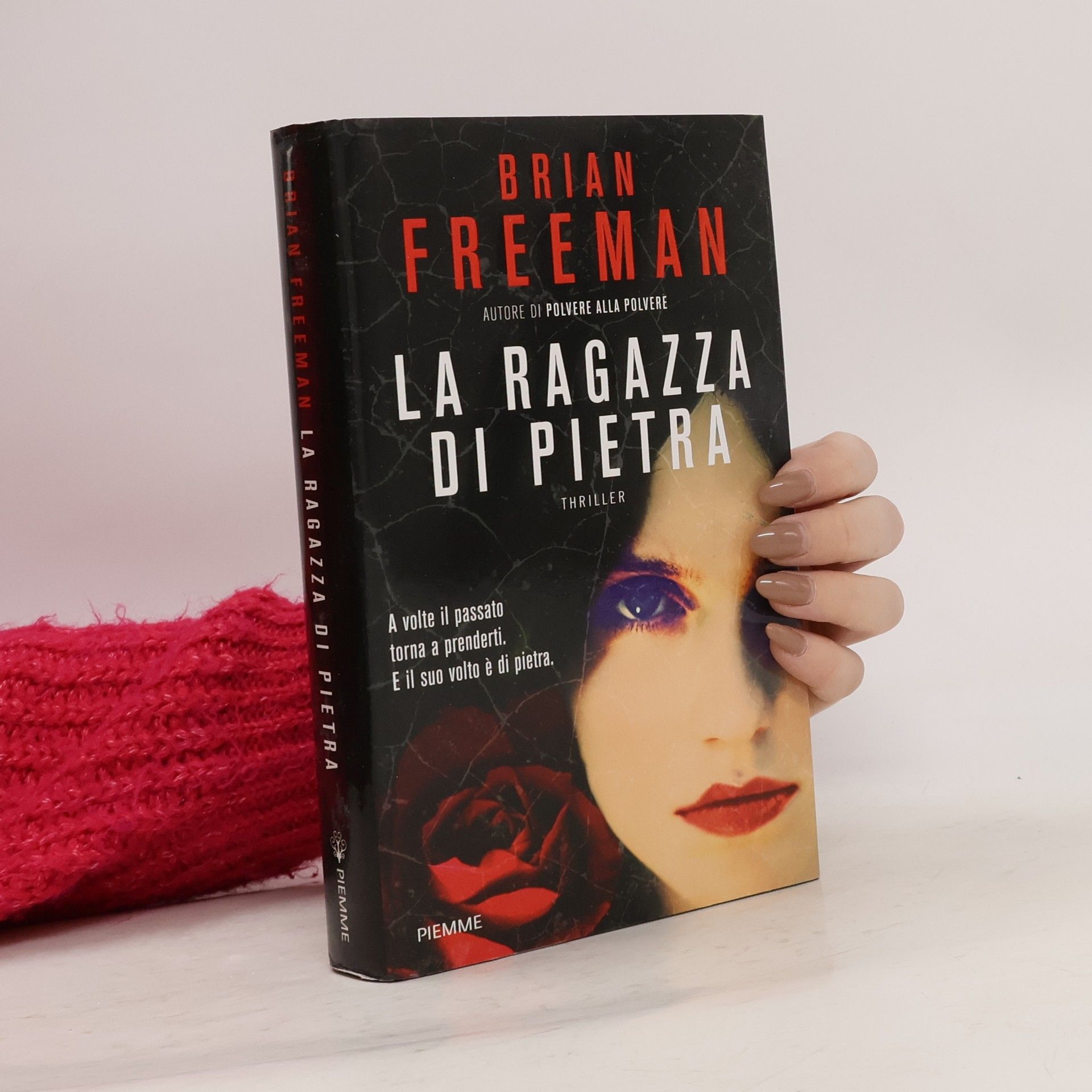 La ragazza di pietra