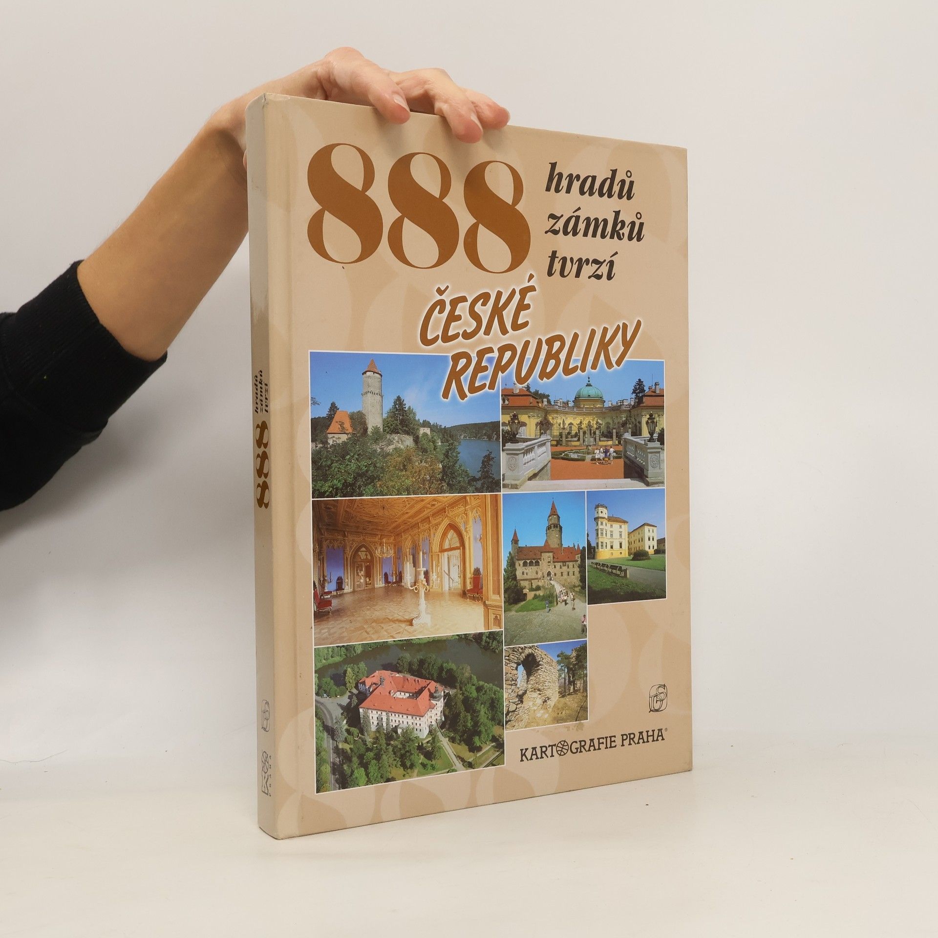 Petr David 888 hradů, zámků, tvrzí České republiky