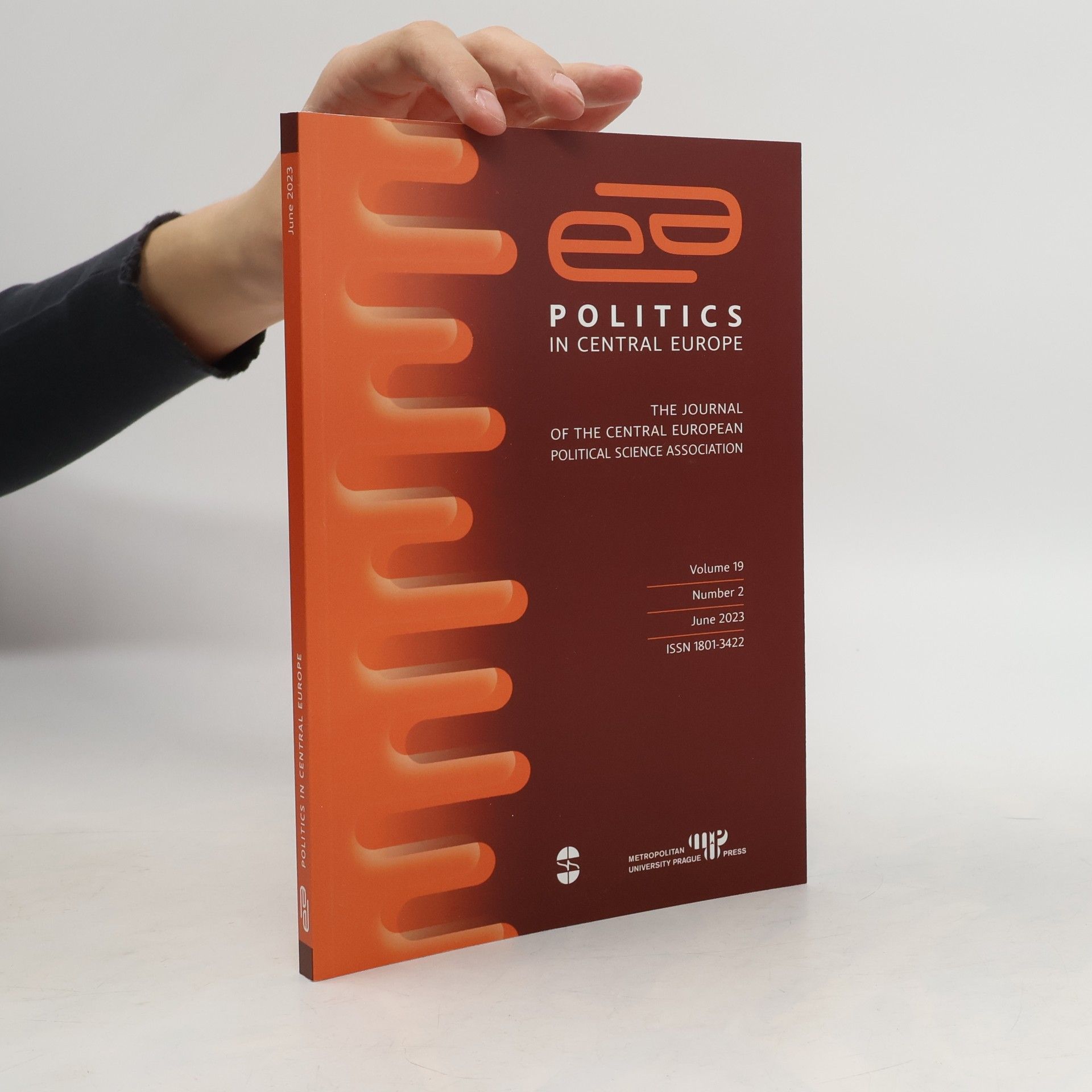 Various authors Politics in central Europe 2/2023