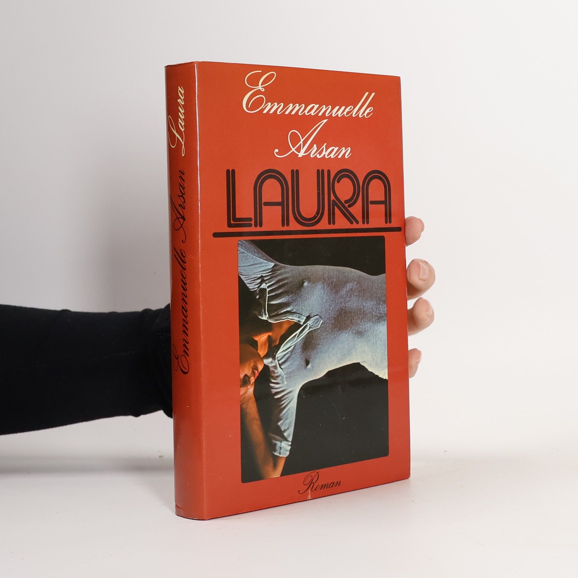 Emmanuelle Arsan Laura