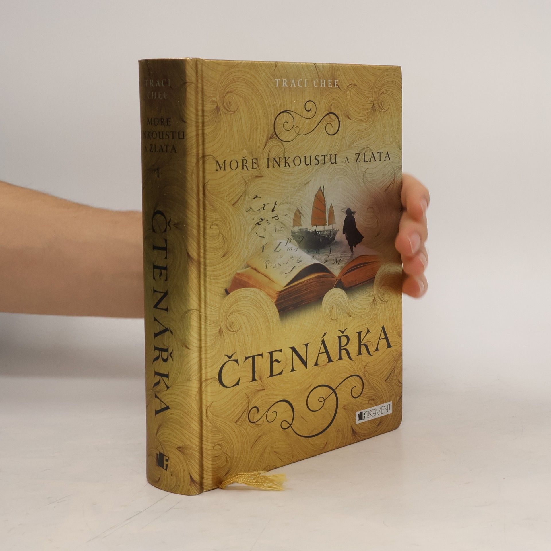 Traci Chee Moře inkoustu a zlata. Čtenářka