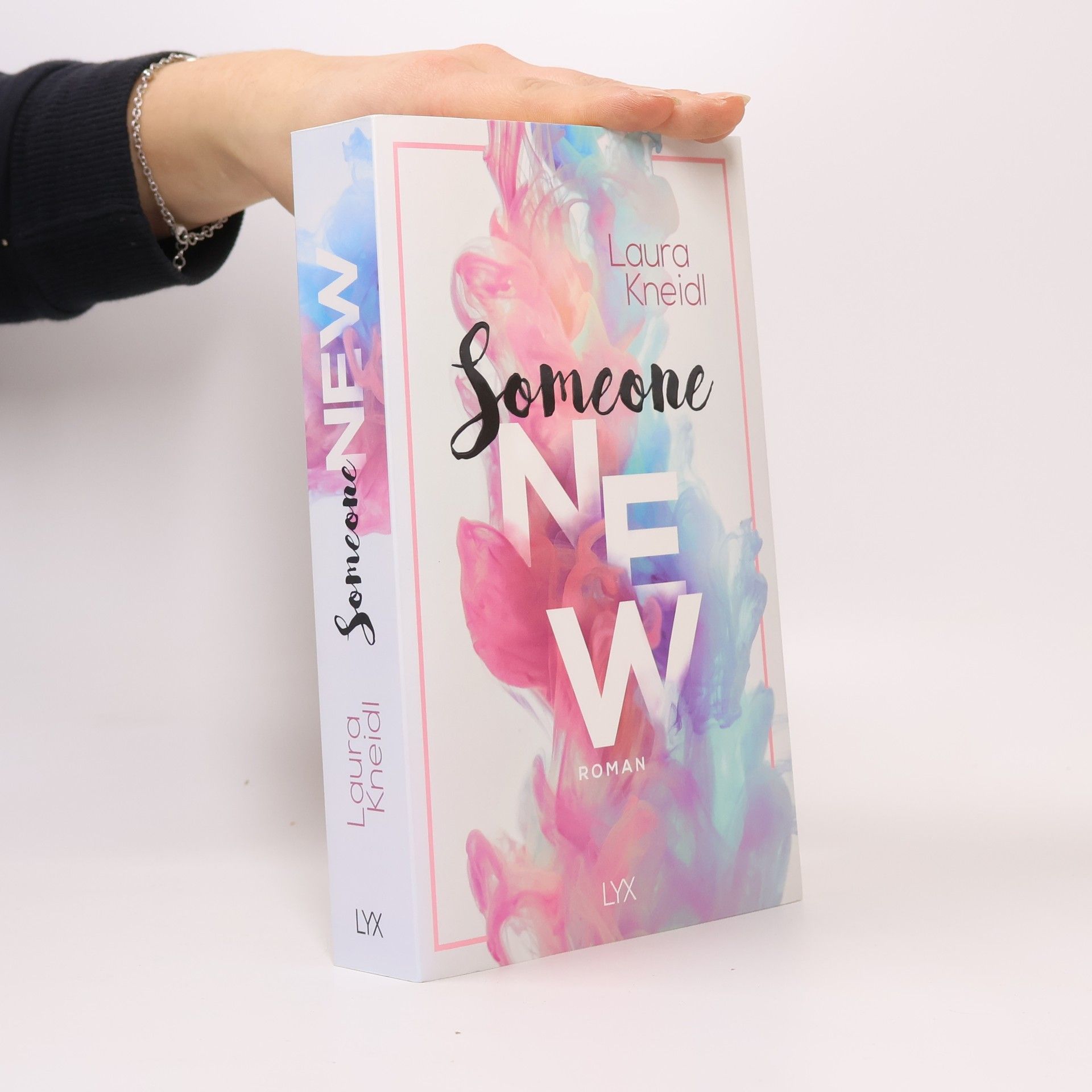 Laura Kneidl Someone New