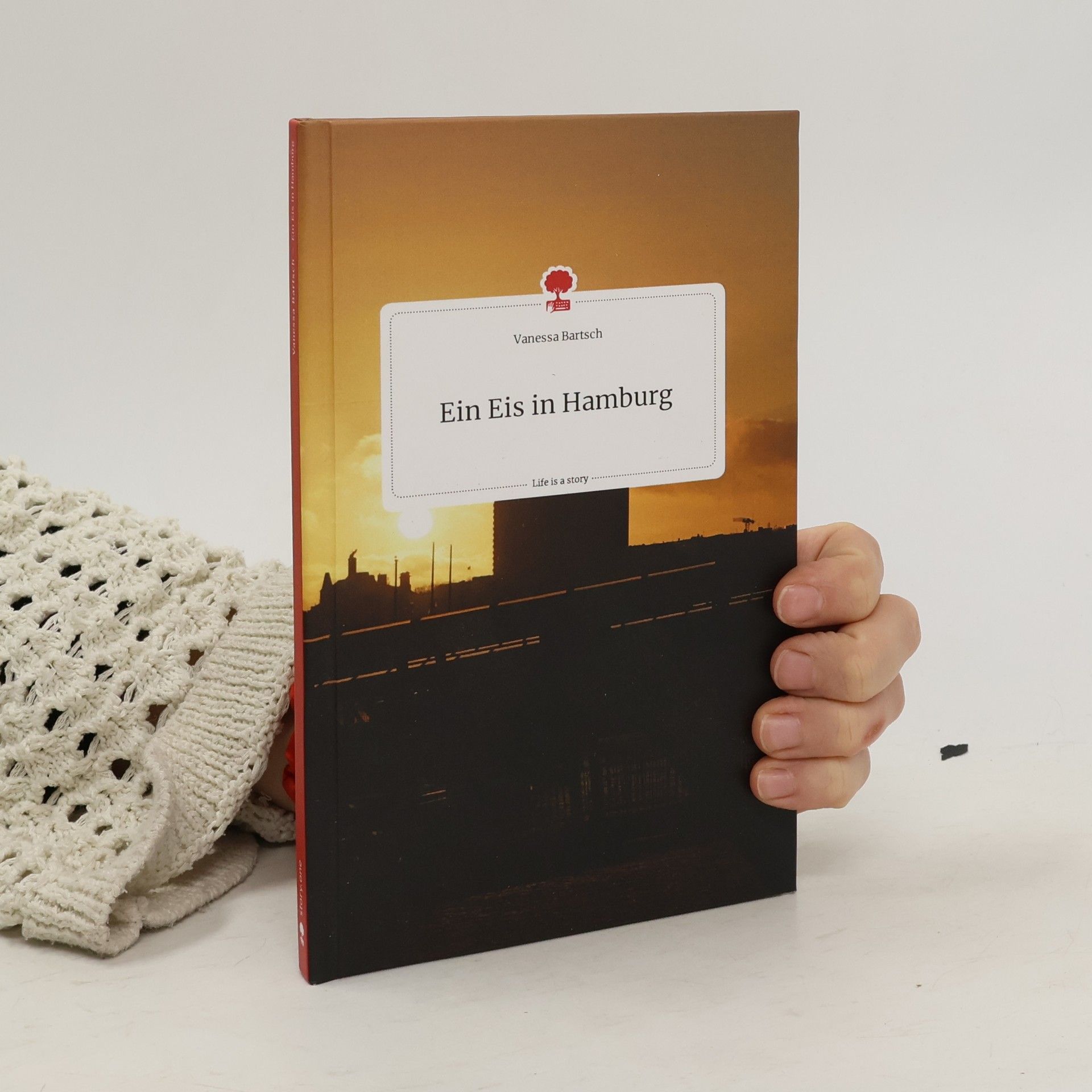 Vanessa Bartsch Ein Eis in Hamburg. Life is a Story - story.one