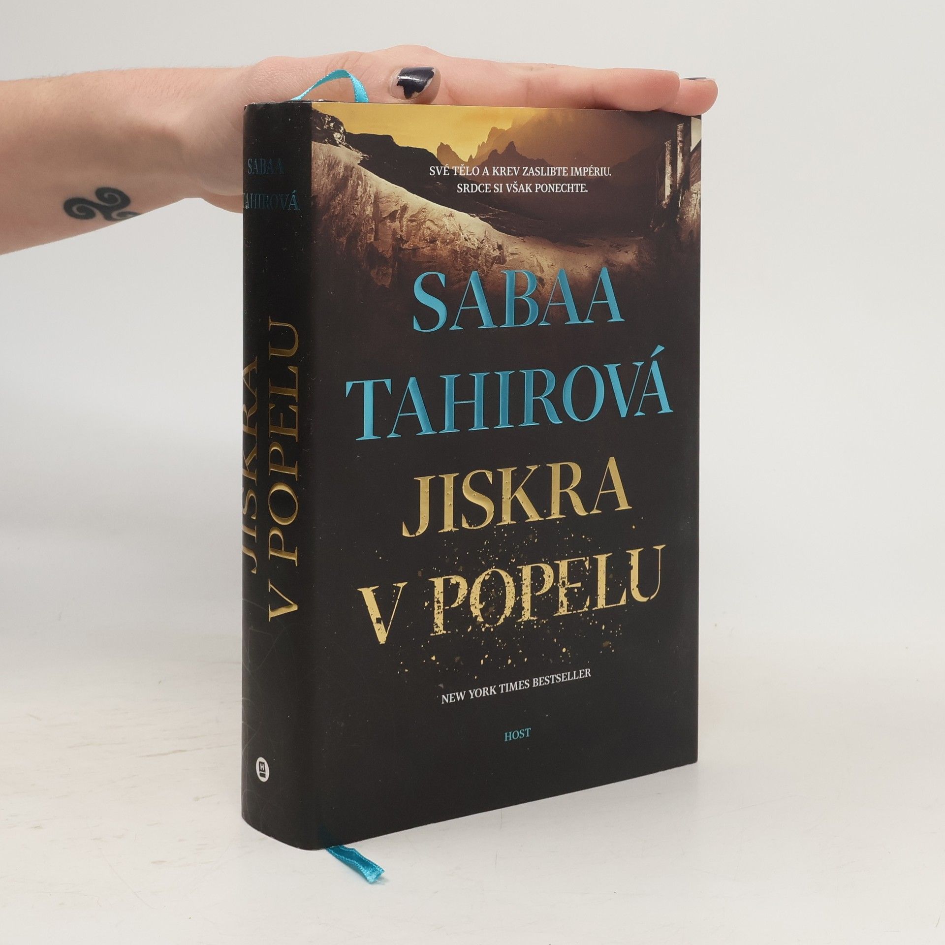 Sabaa Tahir Jiskra v popelu